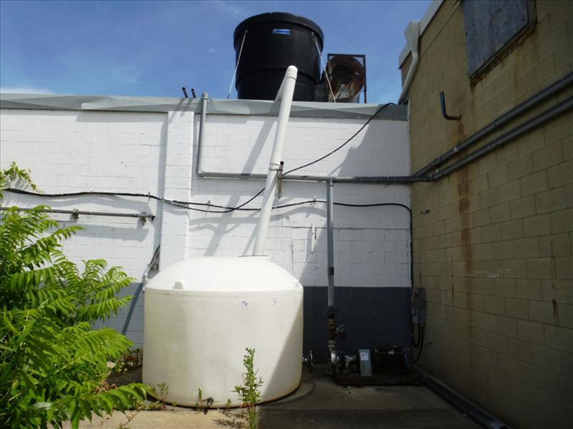 Delta Pioneer Forced Draft cooling tower (on roof) c/w plastic tank, blower & Tri-Clover s/s pump,