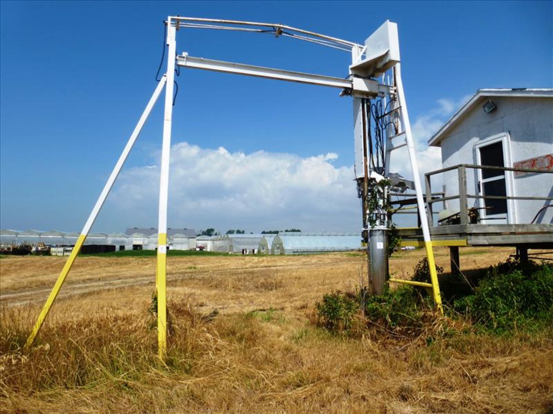 Yuba City hydraulic tomato bulk sampler, mod. U.C. Yuba, ser. no. 7703 c/w stand & Farm Duty 3 h.