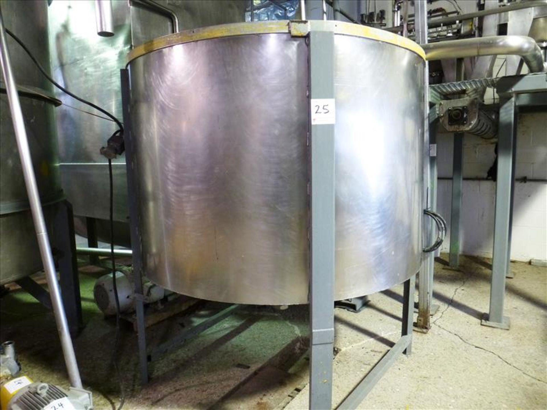 s/s open top holding tank, approx. 70" diam. x 48" high straight side c/w loose s/s lid & steel