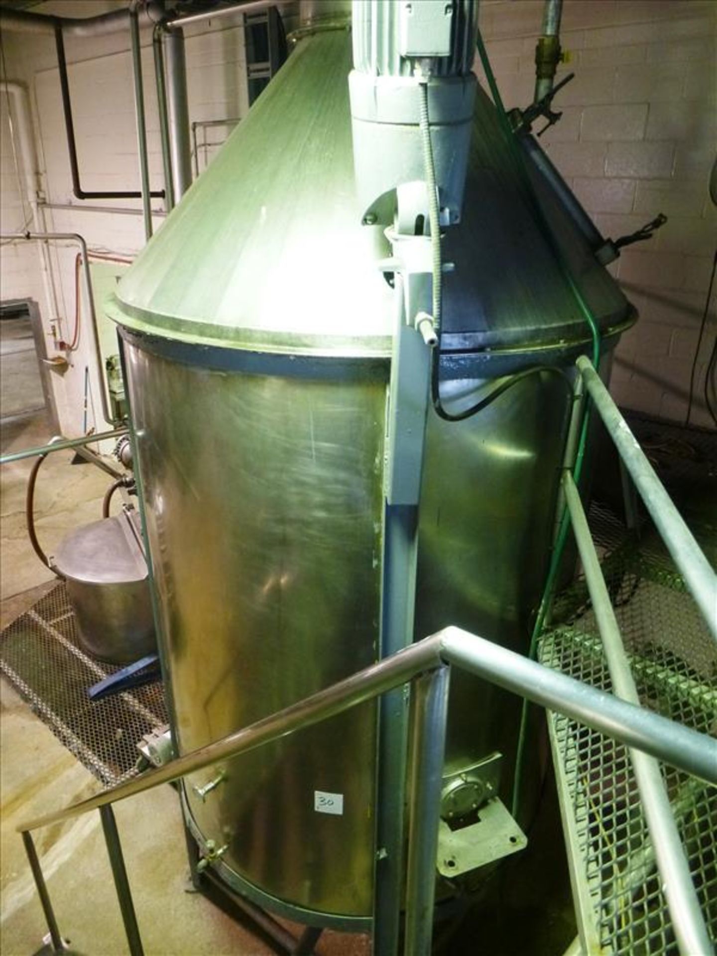 s/s vertical mix tank, approx. 72" diam. x 96" high straight side c/w Lightnin 3 h.p. edge-mounted - Image 3 of 6
