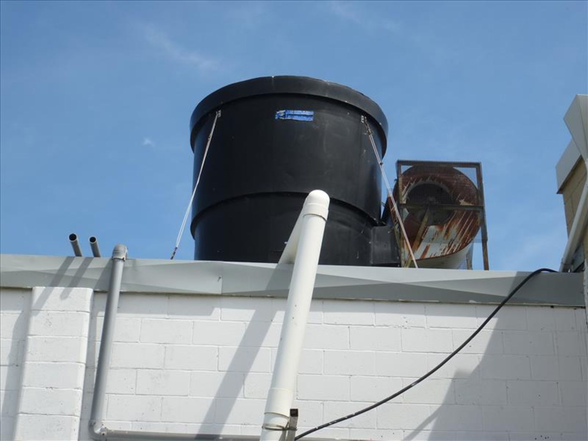 Delta Pioneer Forced Draft cooling tower (on roof) c/w plastic tank, blower & Tri-Clover s/s pump, - Image 2 of 6
