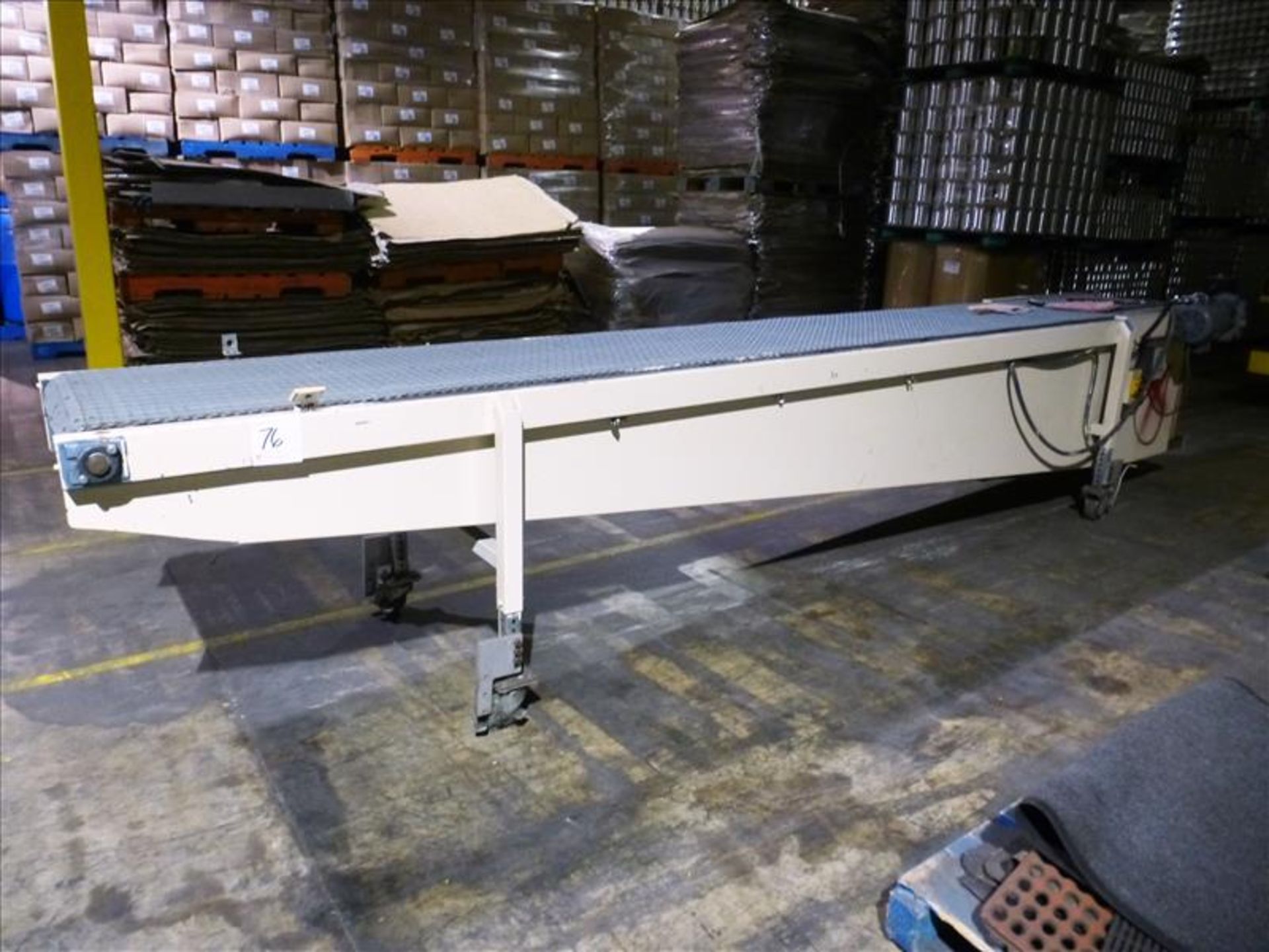 variable speed chain belt conveyor on casters, approx. 15' long x 2' wide c/w Leeson variable