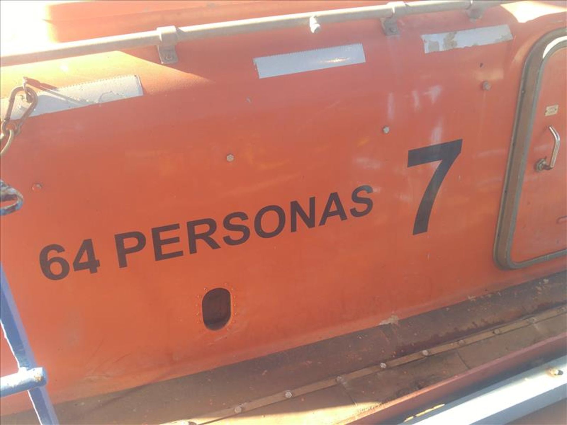 Harding 64 Person Lifeboat, No. of Pers.: 64, Material: G.R.P, L: 9.8, B: 3.3, D: 1.38, CUB: 33. - Image 4 of 17