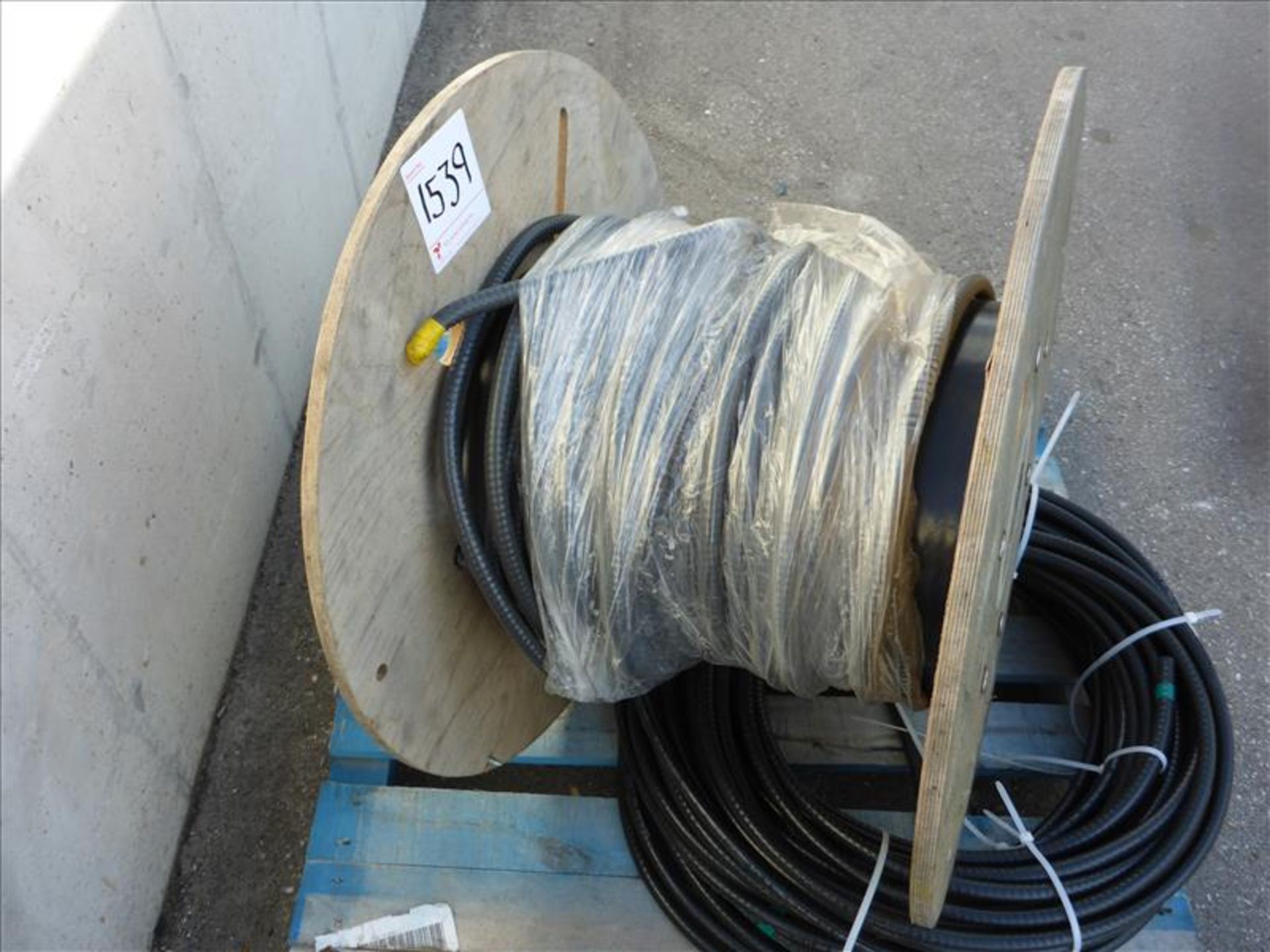 reel of electrical cable, Southwire CSA LL90458 3/C AWG 14CU Teck 90 XLPE - 40C FT4 Sun Res 90C