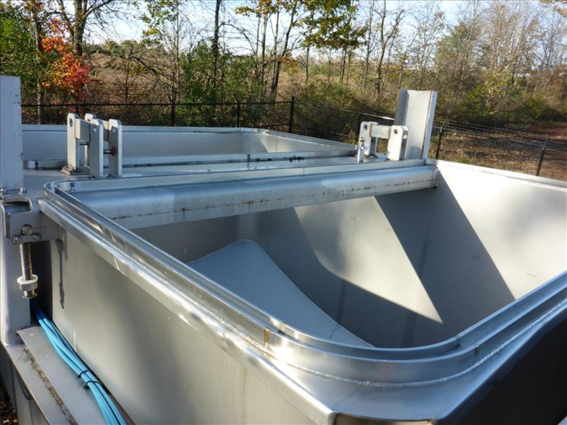 Wolf-Tec Polar Technology s/s feed hopper 79 in. x 104 in. x 76 in. deep, bottom discharge, cone - Image 2 of 2