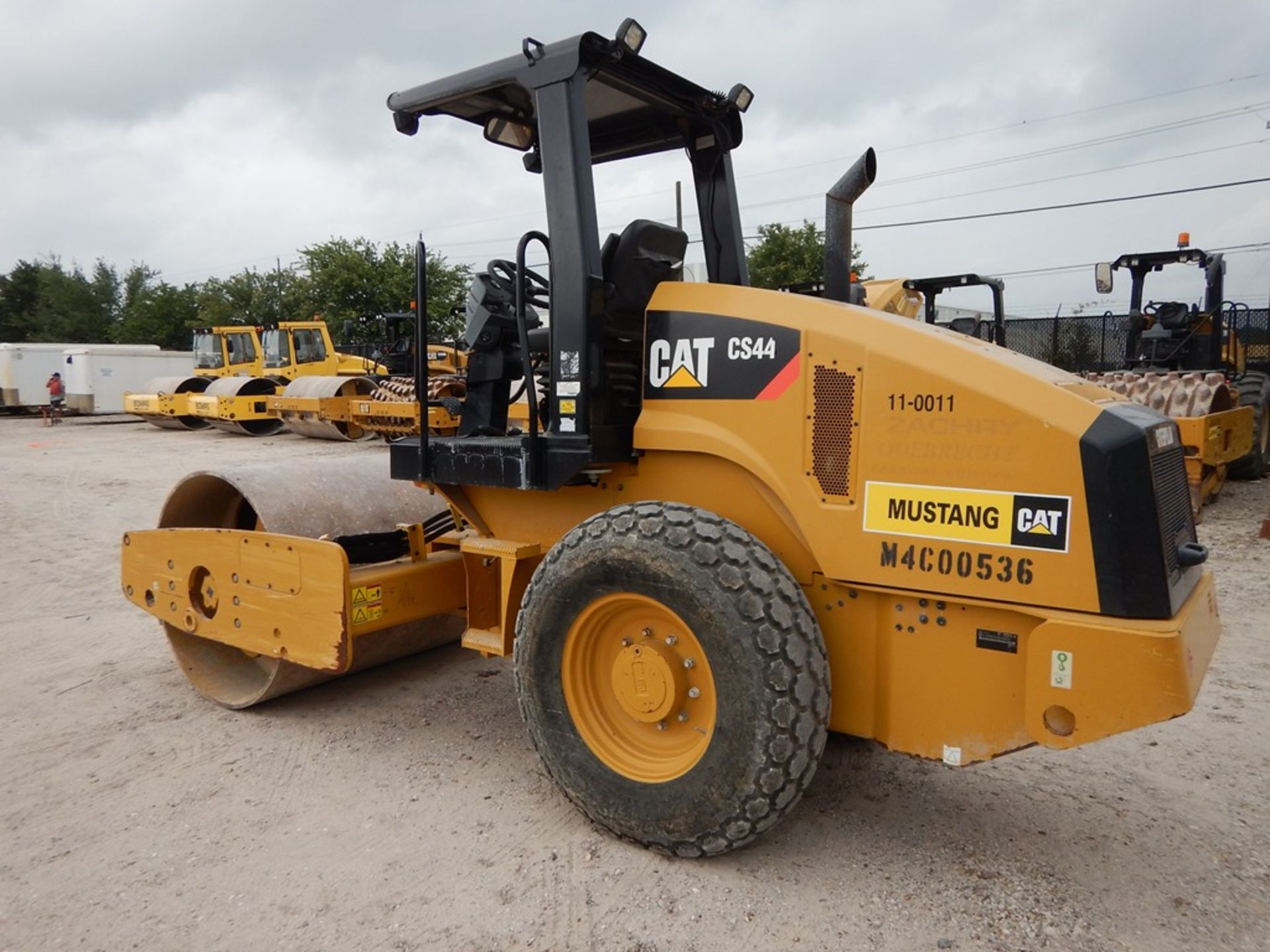 2013 Caterpillar Model CS44 Smooth Drum Compactor 1,523 Hours | 66" SMOOTH DRUM COMPACTOR, VIBRATORY - Image 2 of 13