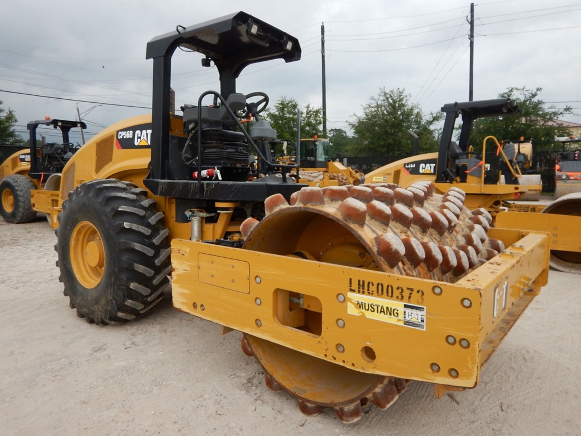 2013 Caterpillar Model CP56B Pad Foot Compactor 543 Hours | 84" PAD FOOT COMPACTOR, VIBRATORY DRUM - Image 4 of 11