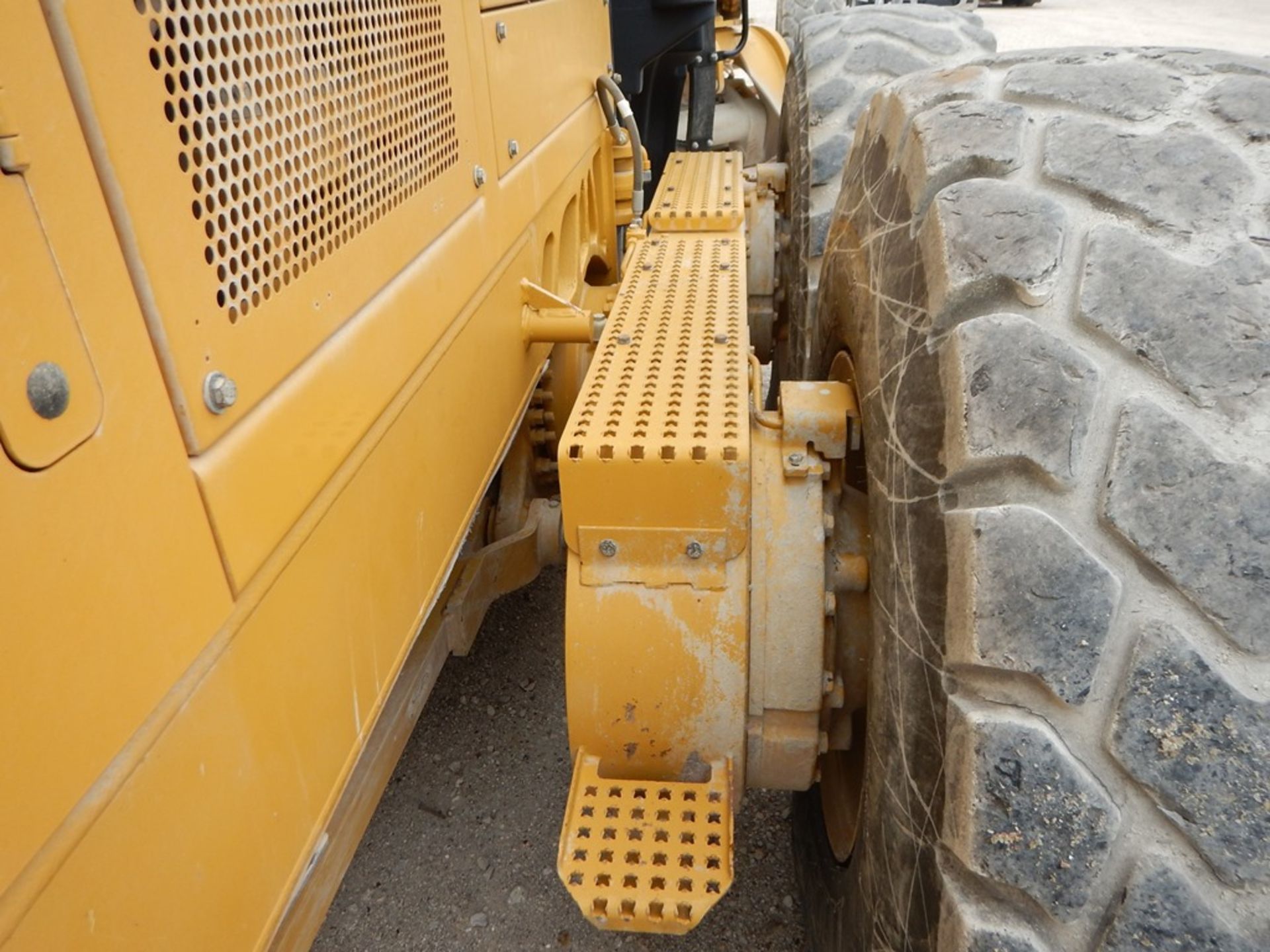 2013 Caterpillar Model 14M VHP Motor Grader 4,979 Hours | CAB, A/C, PUSH BLOCK, 14' MOLD BOARD, - Image 11 of 19