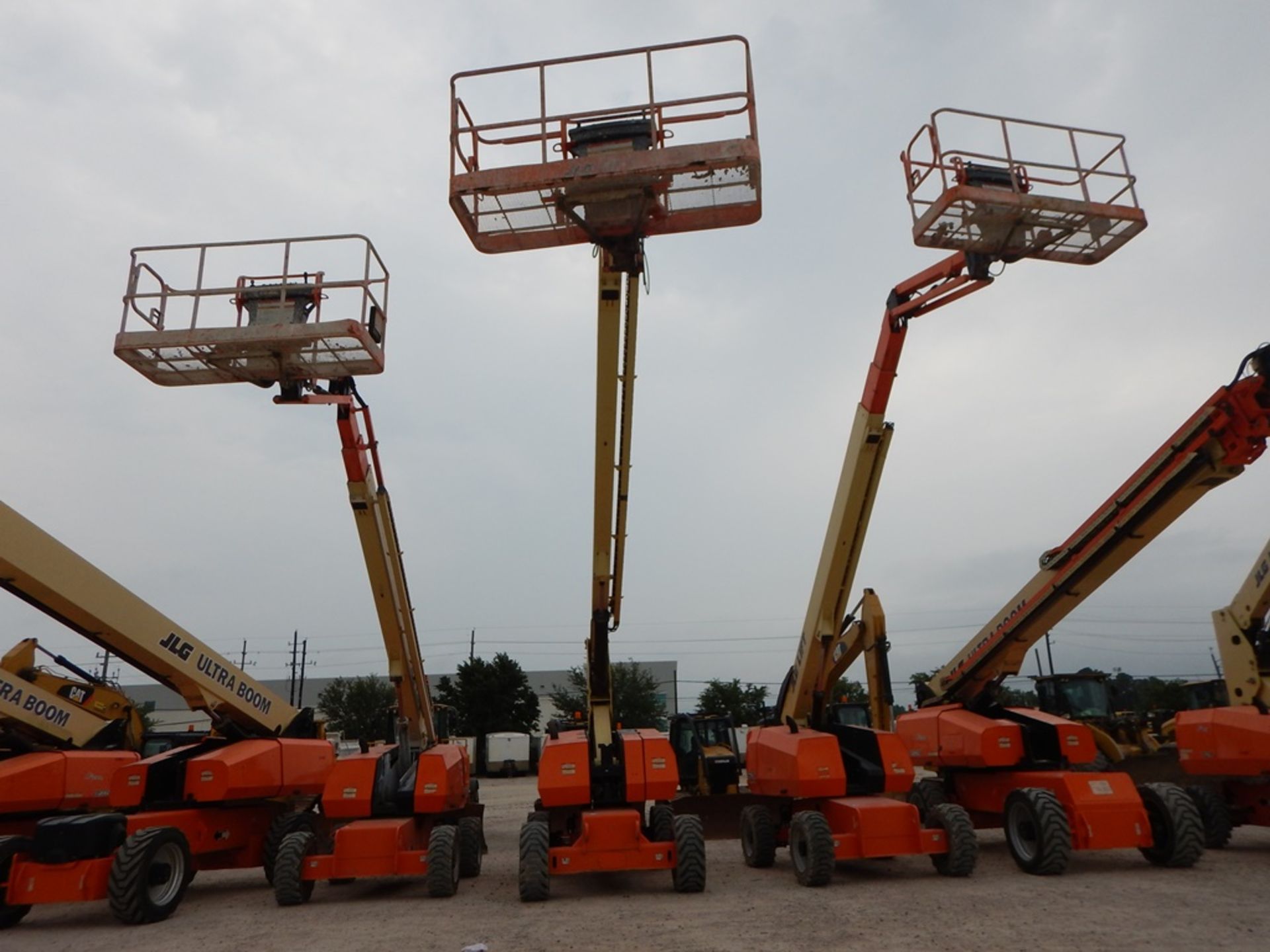 2014 JLG Model 860SJ Manlift 2,323 Hours | 86', 4WD, DIESEL ENGINE, 15-625NHS TIRE, VIN# 300183642 - Image 3 of 6