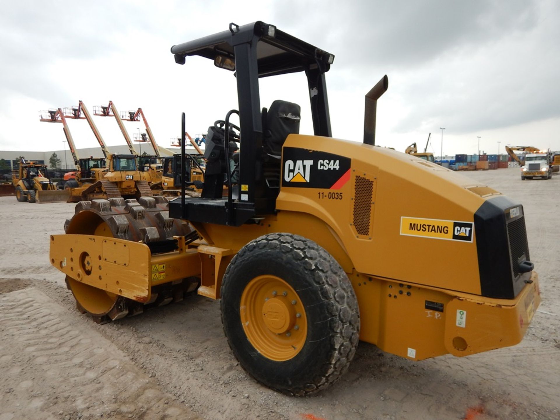 2014 Caterpillar Model CS44 Smooth Drum Compactor 537 Hours | 66" SMOOTH DRUM COMPACTOR, VIBRATORY - Image 2 of 11