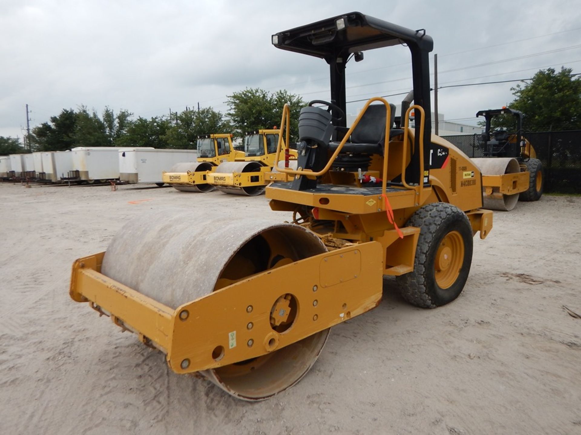 2012 Caterpillar Model CS44 Smooth Drum Compactor 958 Hours | 66" SMOOTH DRUM COMPACTOR, VIBRATORY