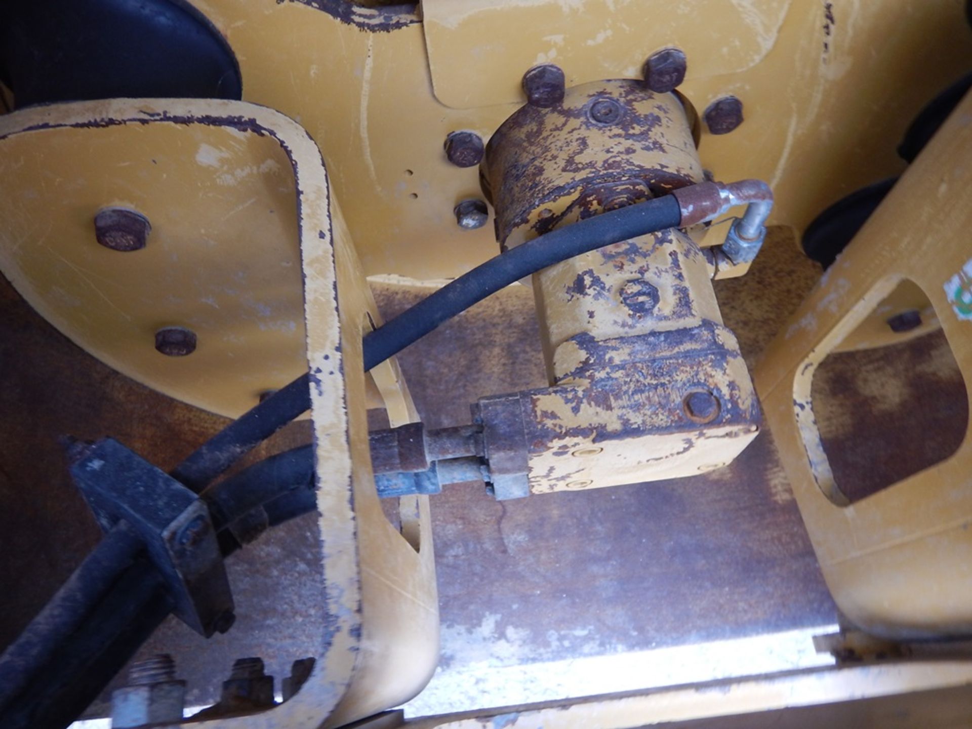2013 Caterpillar Model CP56B Pad Foot Compactor 2,449 Hours | 84" PAD FOOT COMPACTOR, VIBRATORY DRUM - Image 8 of 12