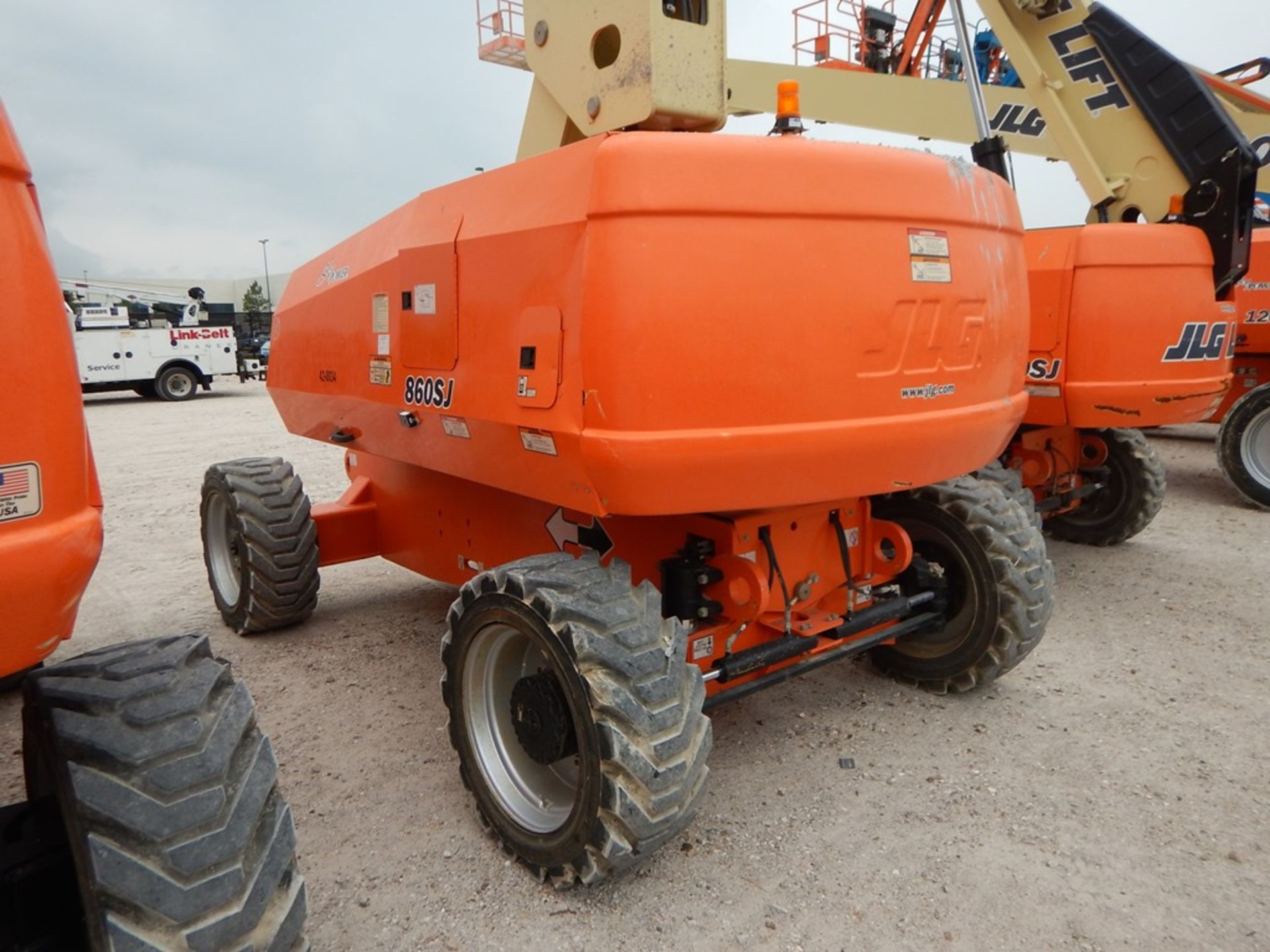 2014 JLG Model 860SJ Manlift 2,432 Hours | 86', 4WD, DIESEL ENGINE, 15-625NHS TIRE, VIN# 300183662 - Image 2 of 6