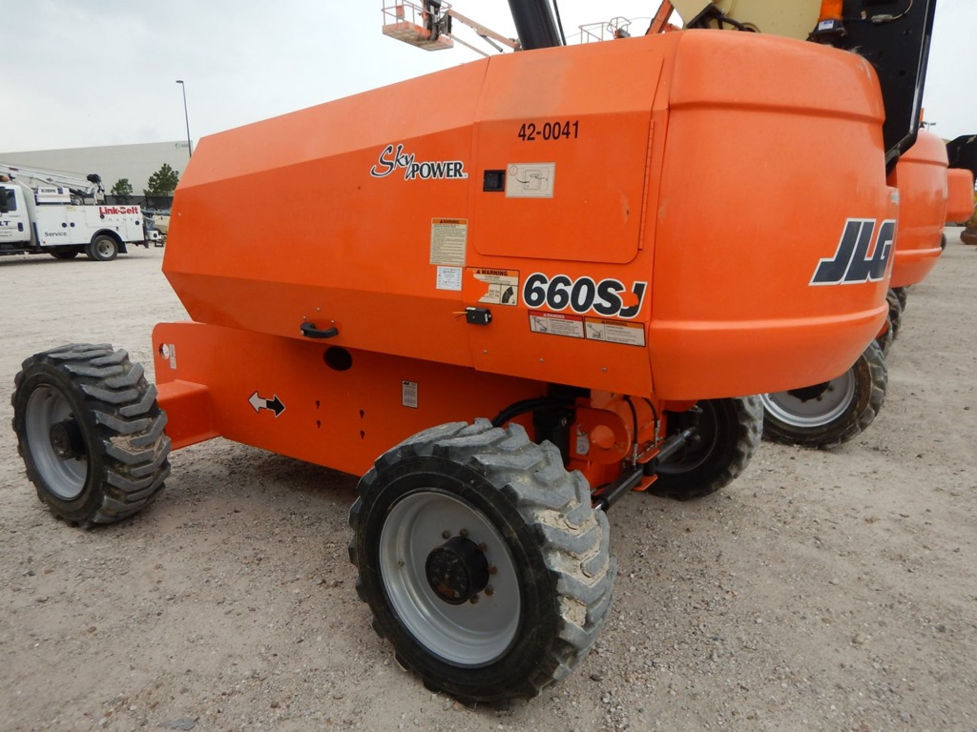 2014 JLG Model 660SJ Manlift 1,944 Hours | 66', 4WD, DIESEL ENGINE, 39X15-22.5 TIRE, VIN# 300184433 - Image 2 of 6