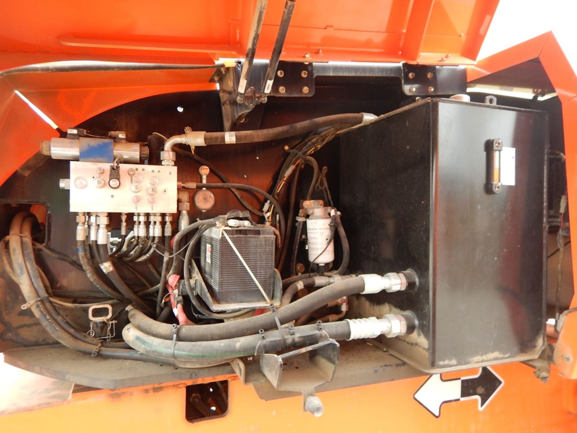2014 JLG Model 860SJ Manlift 2,323 Hours | 86', 4WD, DIESEL ENGINE, 15-625NHS TIRE, VIN# 300183642 - Image 5 of 6