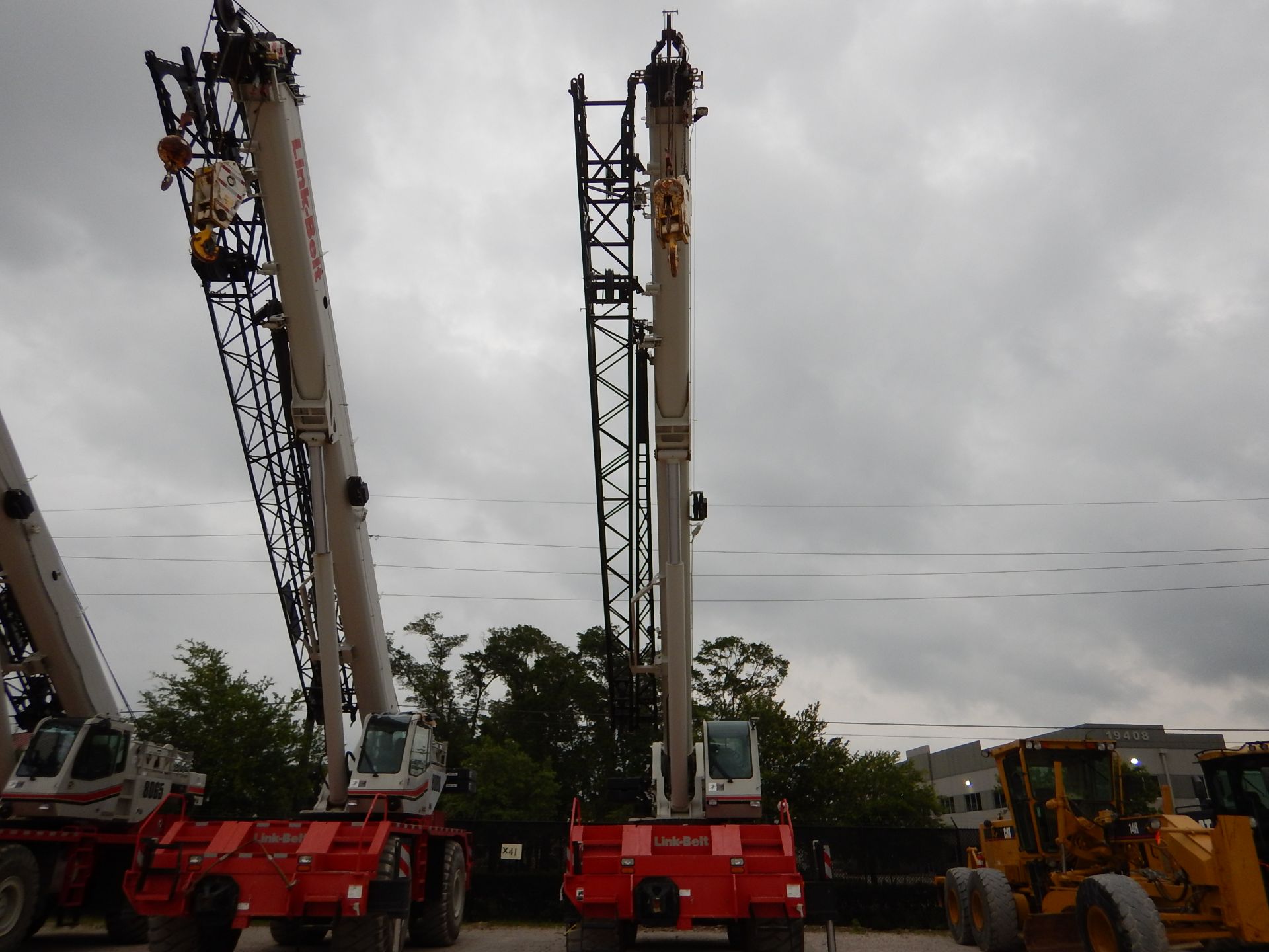 2014 Link Belt Model RTC 8080 II Rough Terrain Crane 2,536 Hours | 80 Ton, 41'-127' 4 SECTION