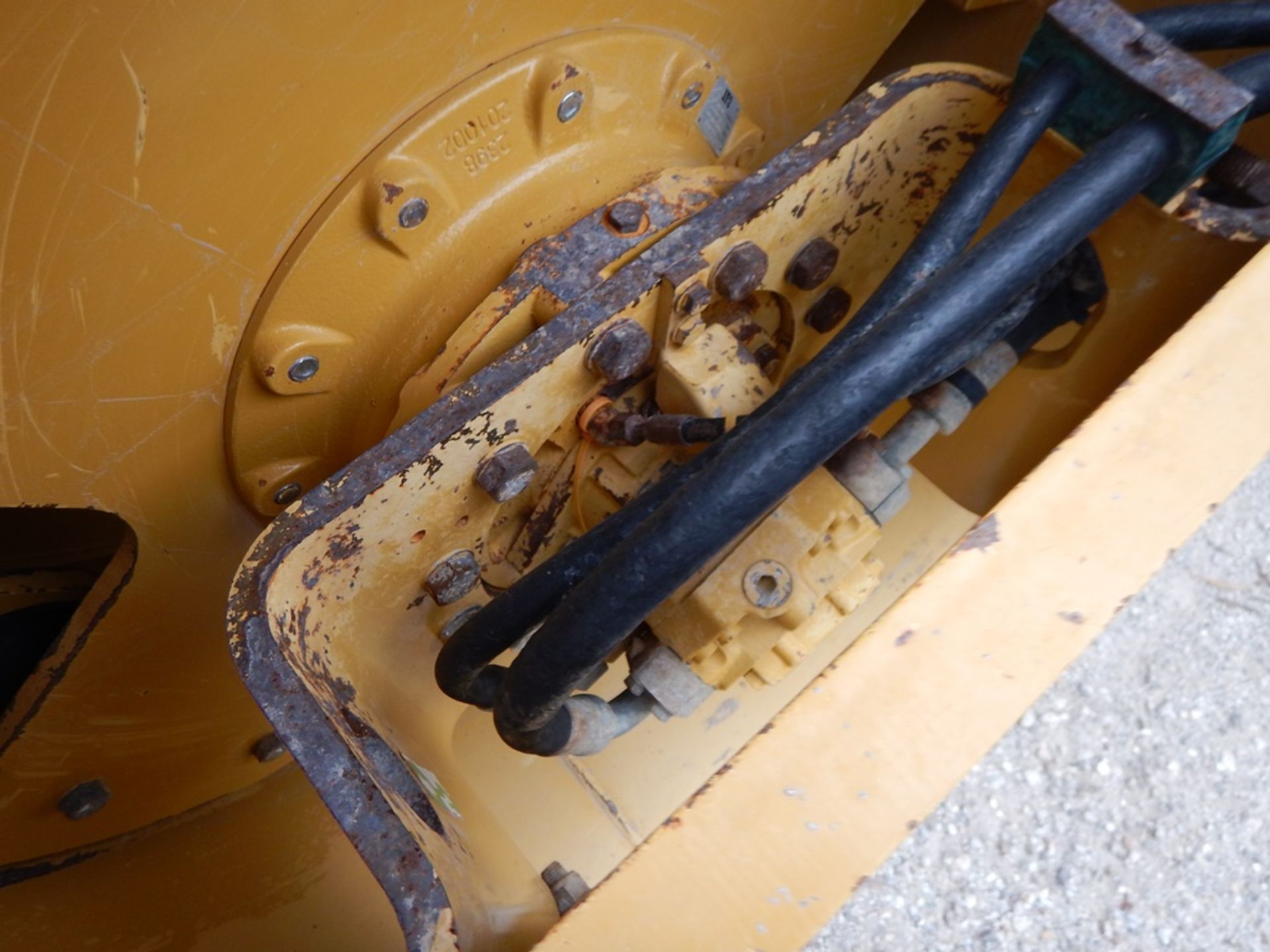 2013 Caterpillar Model CP56B Pad Foot Compactor 2,661 Hours | 84" PAD FOOT COMPACTOR, VIBRATORY DRUM - Image 7 of 10