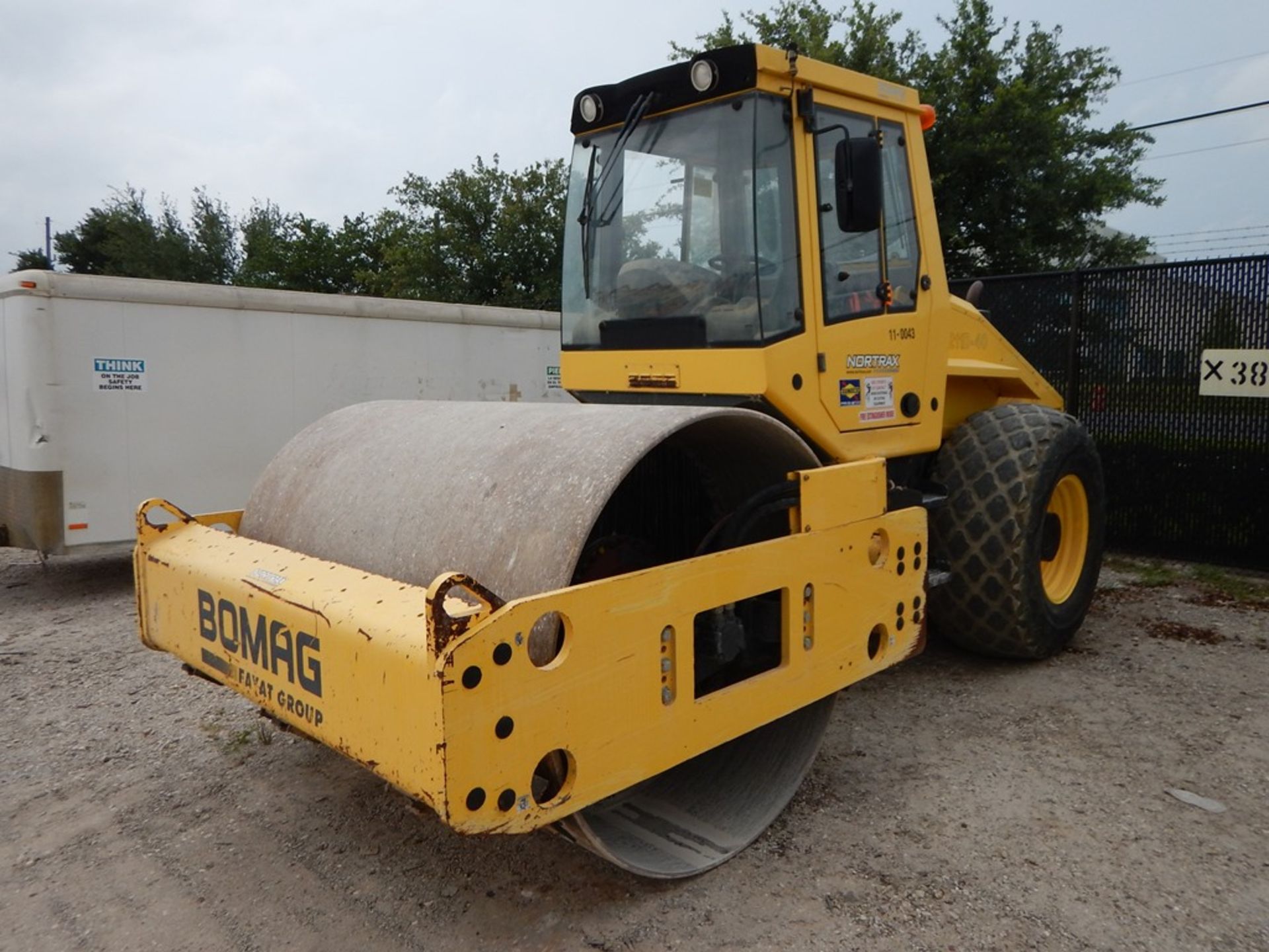 2012 Bomag Model BW211D-40 Smooth Drum Compactor 4,858 Hours | 88" SMOOTH DRUM COMPACTOR, CAB, A/