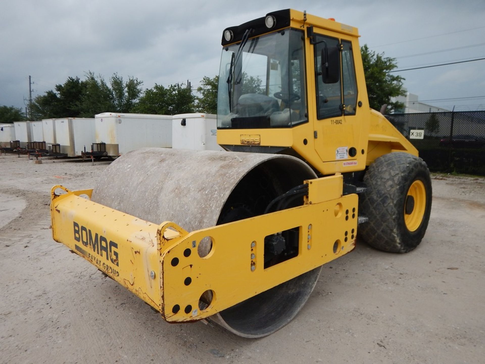 2012 Bomag Model BW211D-40 Smooth Drum Compactor 5,103 Hours | 88" SMOOTH DRUM COMPACTOR, CAB, A/