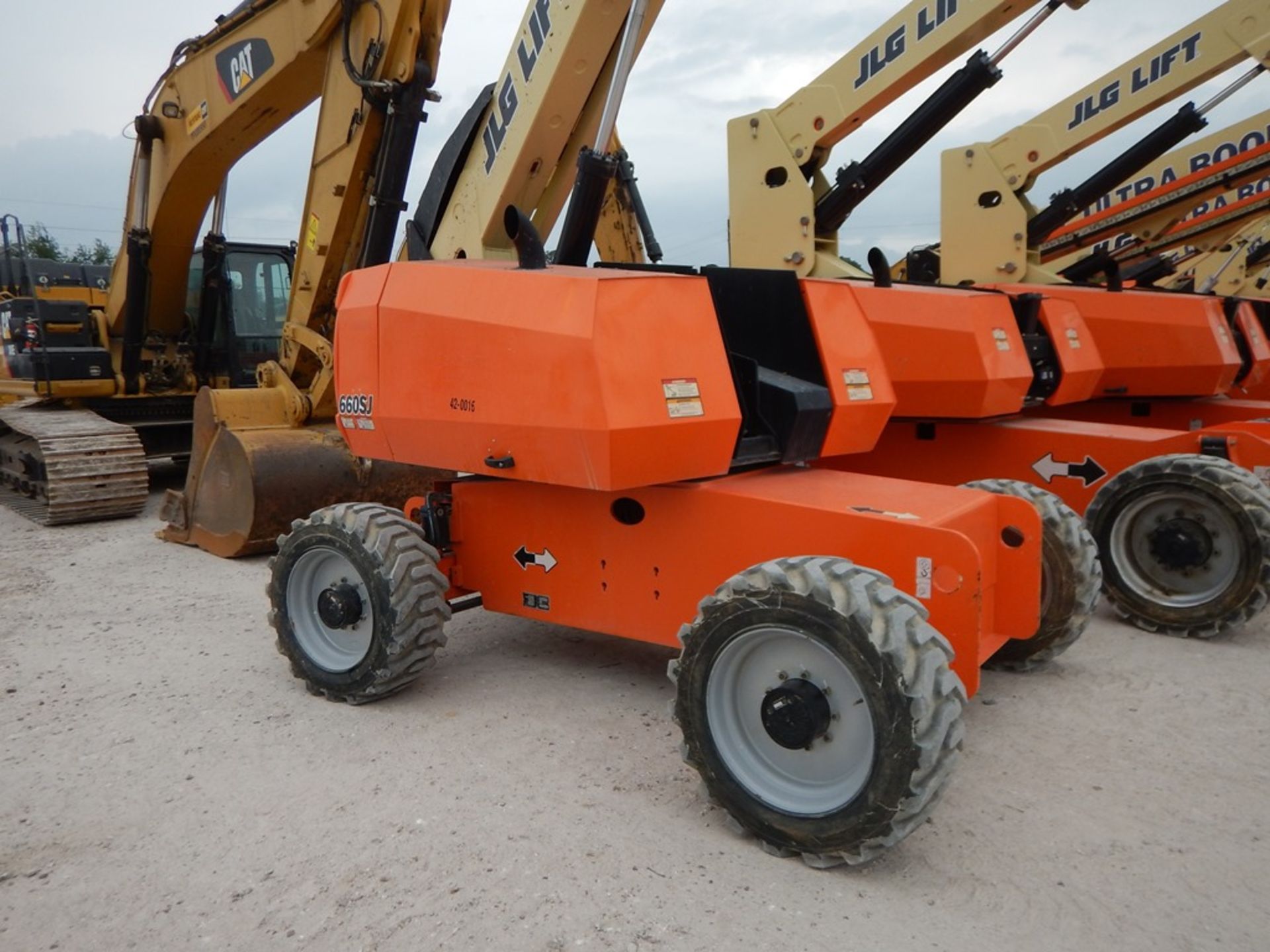 2013 JLG Model 660SJ Manlift 2,622 Hours | 66', 4WD, DIESEL ENGINE, 39X15-22.5 TIRE, VIN# 300178329