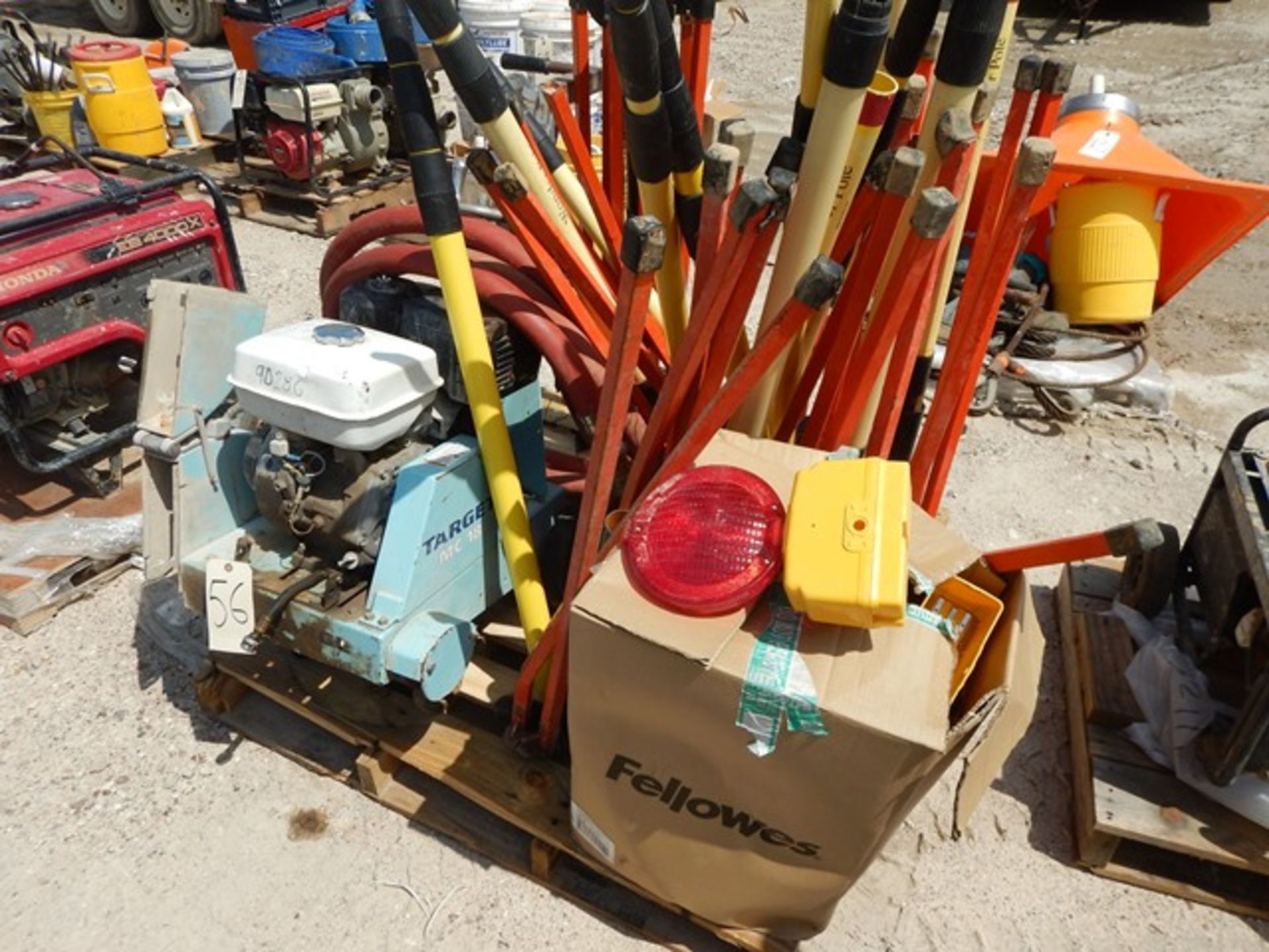 TARGET Model MC18 Concrete saw, Lot of Signs, Lights