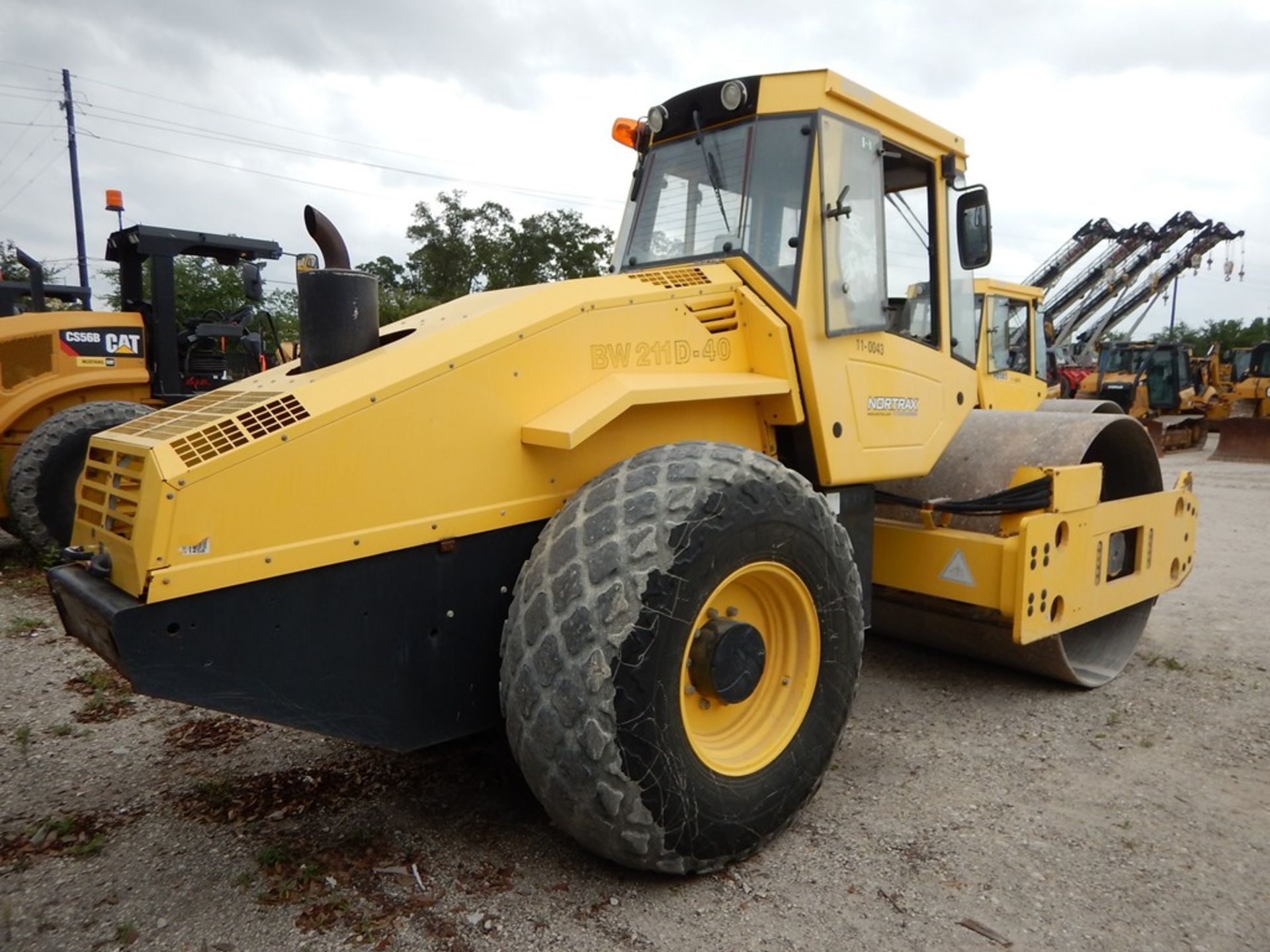 2012 Bomag Model BW211D-40 Smooth Drum Compactor 4,858 Hours | 88" SMOOTH DRUM COMPACTOR, CAB, A/ - Image 3 of 12