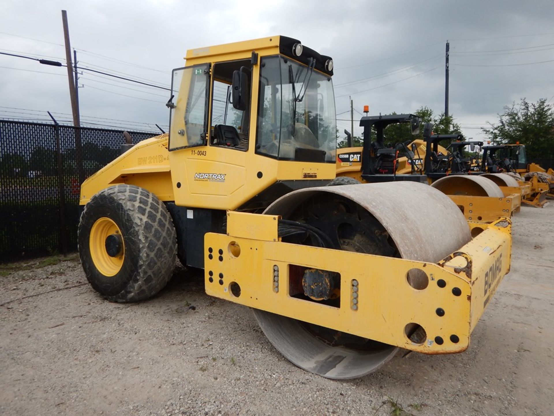 2012 Bomag Model BW211D-40 Smooth Drum Compactor 4,858 Hours | 88" SMOOTH DRUM COMPACTOR, CAB, A/ - Image 4 of 12