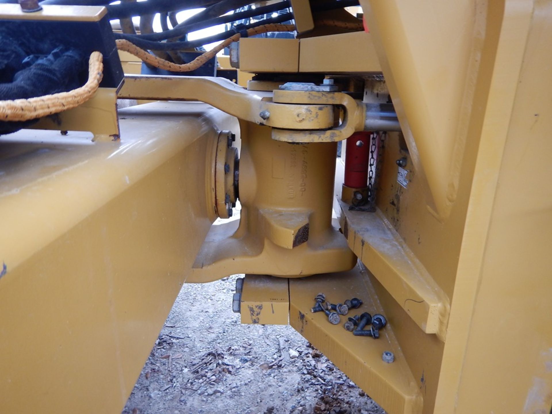 2013 Caterpillar Model CP56B Pad Foot Compactor 2,661 Hours | 84" PAD FOOT COMPACTOR, VIBRATORY DRUM - Image 8 of 10