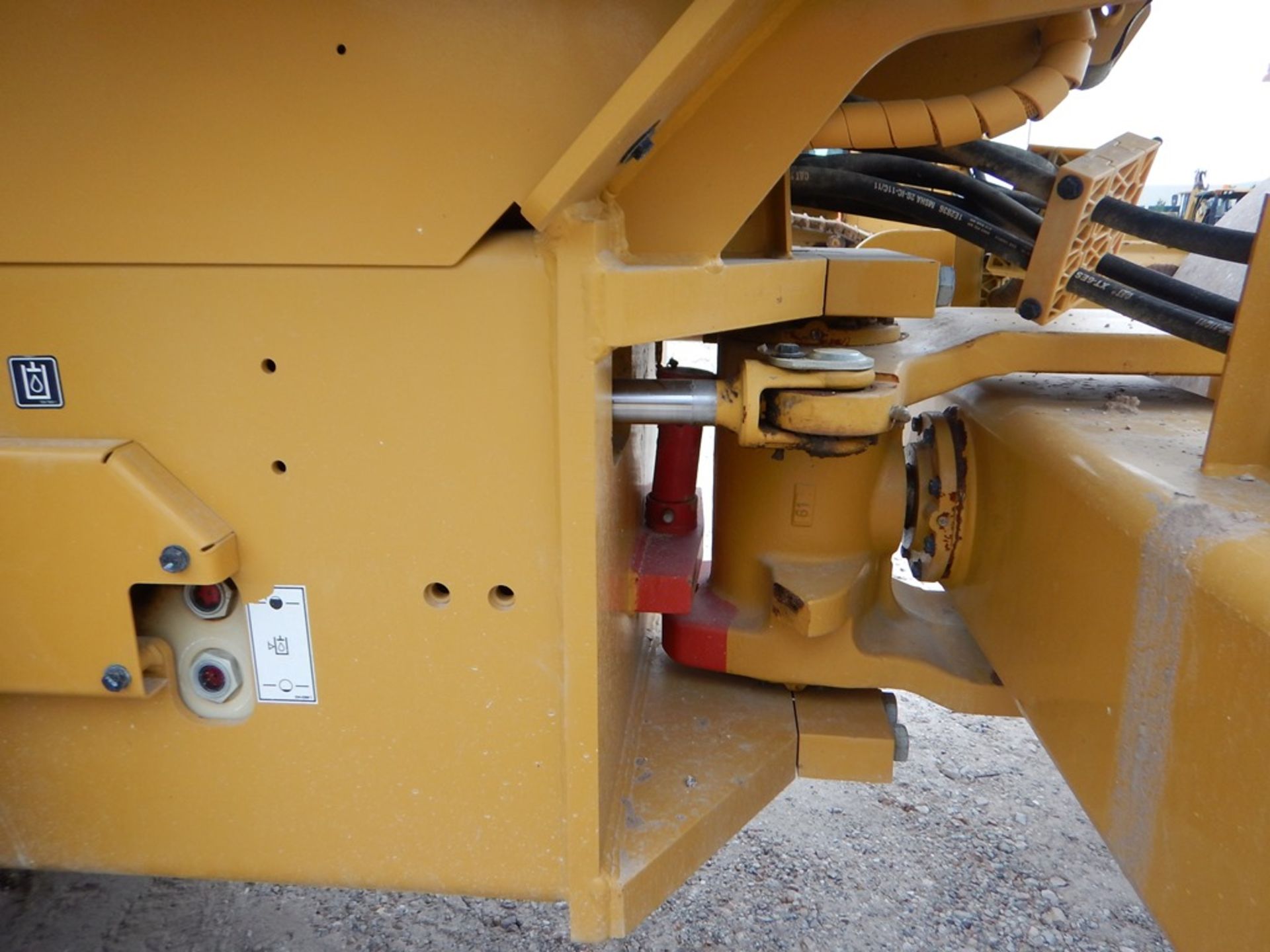 2013 Caterpillar Model CS44 Smooth Drum Compactor 1,523 Hours | 66" SMOOTH DRUM COMPACTOR, VIBRATORY - Image 8 of 13