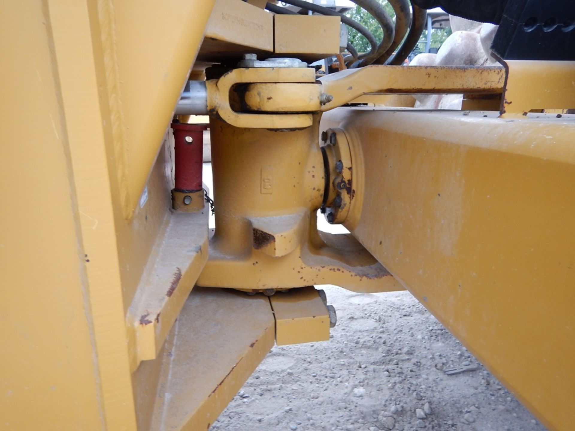 2013 Caterpillar Model CP56B Pad Foot Compactor 2,449 Hours | 84" PAD FOOT COMPACTOR, VIBRATORY DRUM - Image 9 of 12