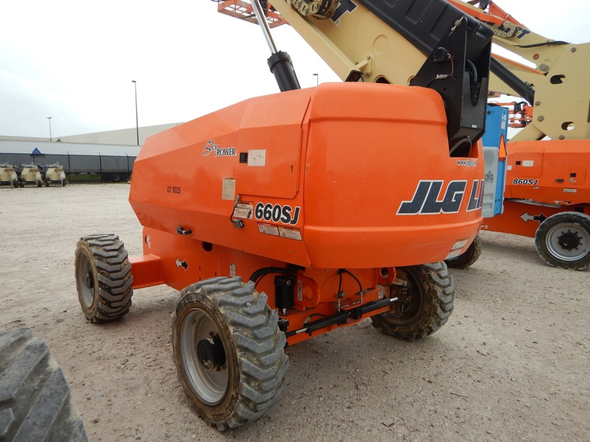 2014 JLG Model 660SJ Manlift 1,758 Hours | 66', 4WD, DIESEL ENGINE, 39X15-22.5 TIRE, VIN# 300182019 - Image 2 of 6