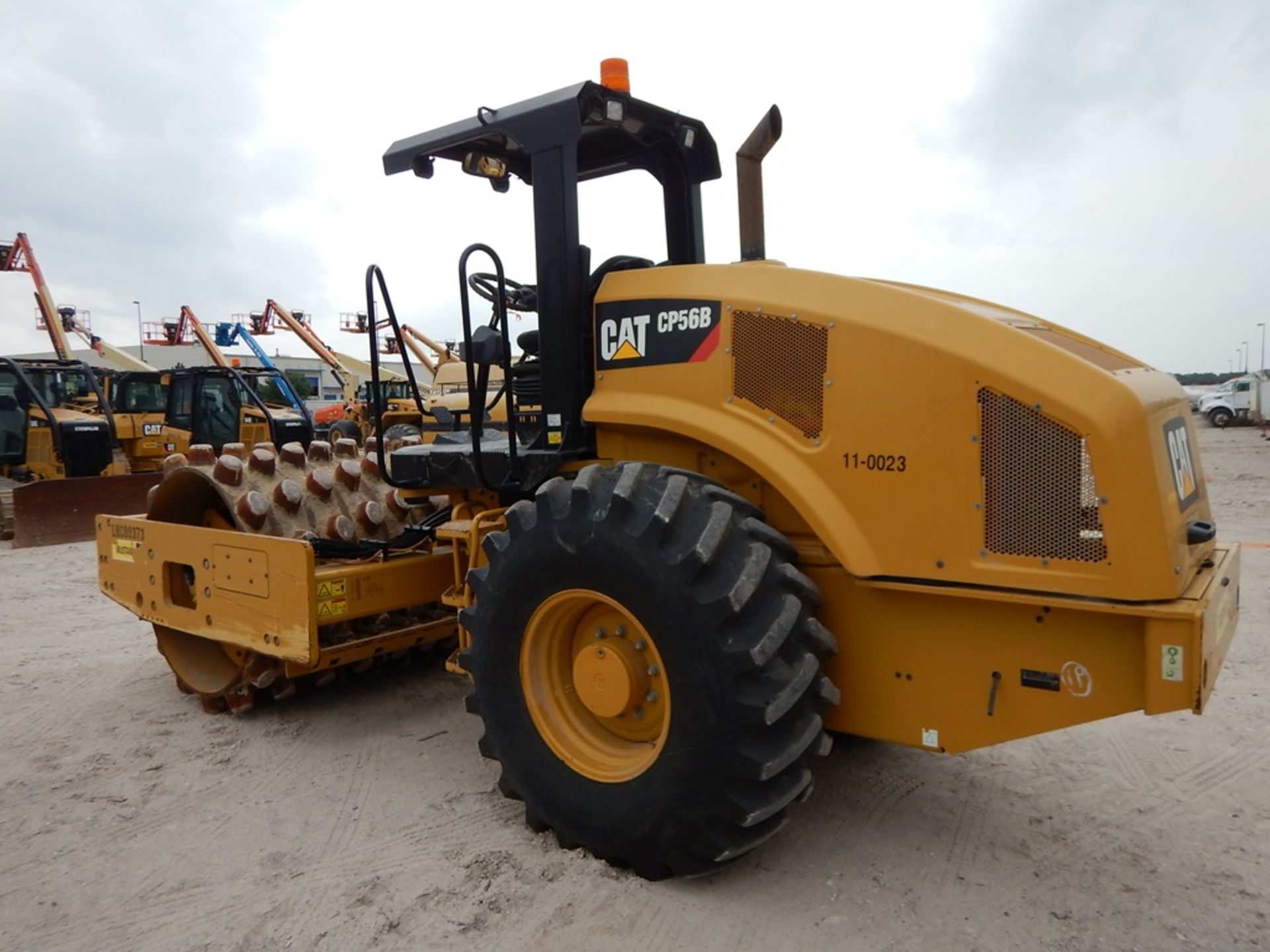 2013 Caterpillar Model CP56B Pad Foot Compactor 543 Hours | 84" PAD FOOT COMPACTOR, VIBRATORY DRUM - Image 2 of 11