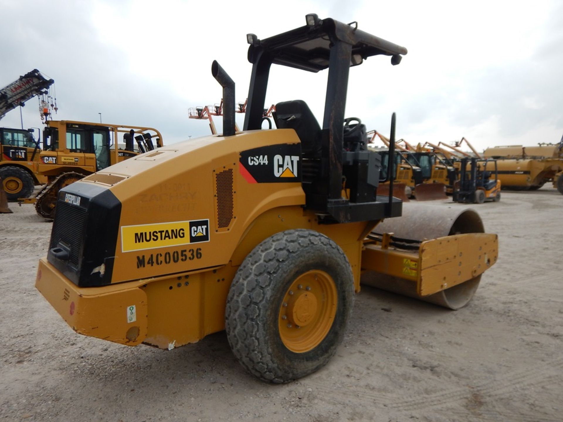 2013 Caterpillar Model CS44 Smooth Drum Compactor 1,523 Hours | 66" SMOOTH DRUM COMPACTOR, VIBRATORY - Image 3 of 13