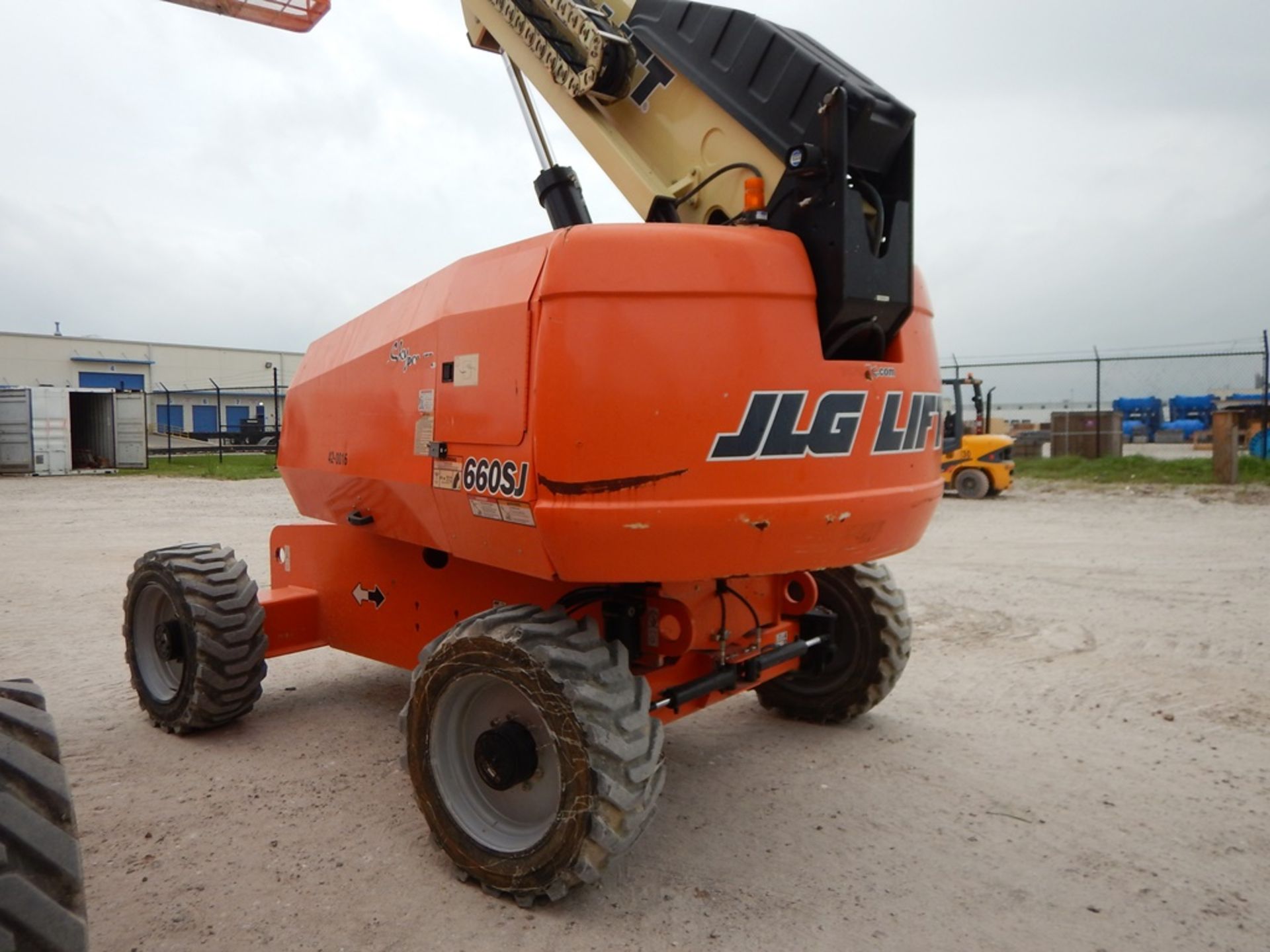 2013 JLG Model 660SJ Manlift 2,622 Hours | 66', 4WD, DIESEL ENGINE, 39X15-22.5 TIRE, VIN# 300178329 - Image 2 of 6