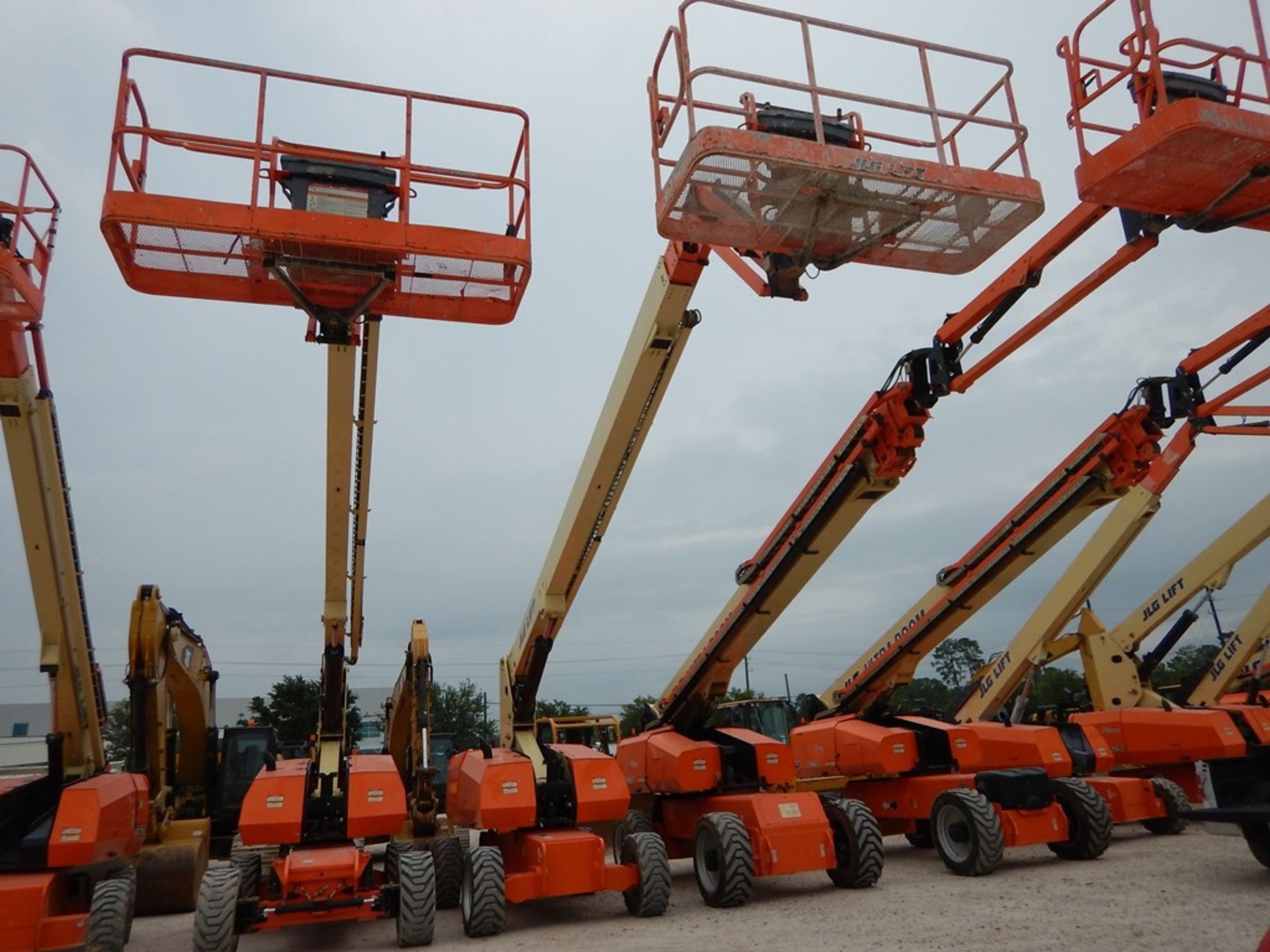 2013 JLG Model 860SJ Manlift 1,960 Hours | 86', 4WD, DIESEL ENGINE, 15-625NHS TIRE, VIN# 300178408 - Image 3 of 6