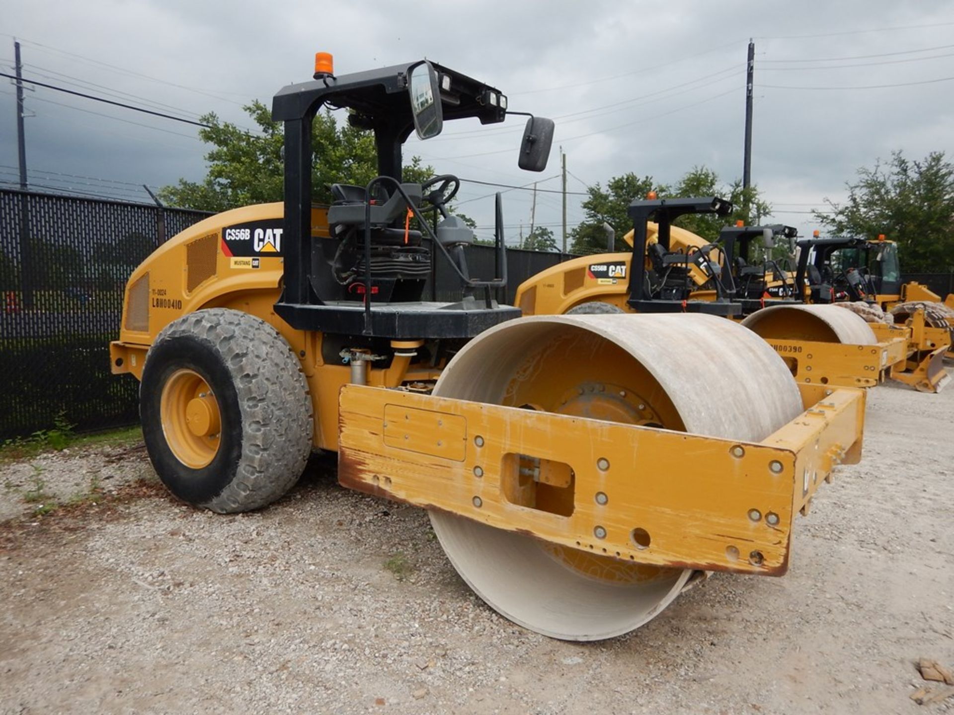 2012 Caterpillar Model CS56B Smooth Drum Compactor 1,512 Hours | 84" SMOOTH DRUM COMPACTOR, - Image 4 of 10