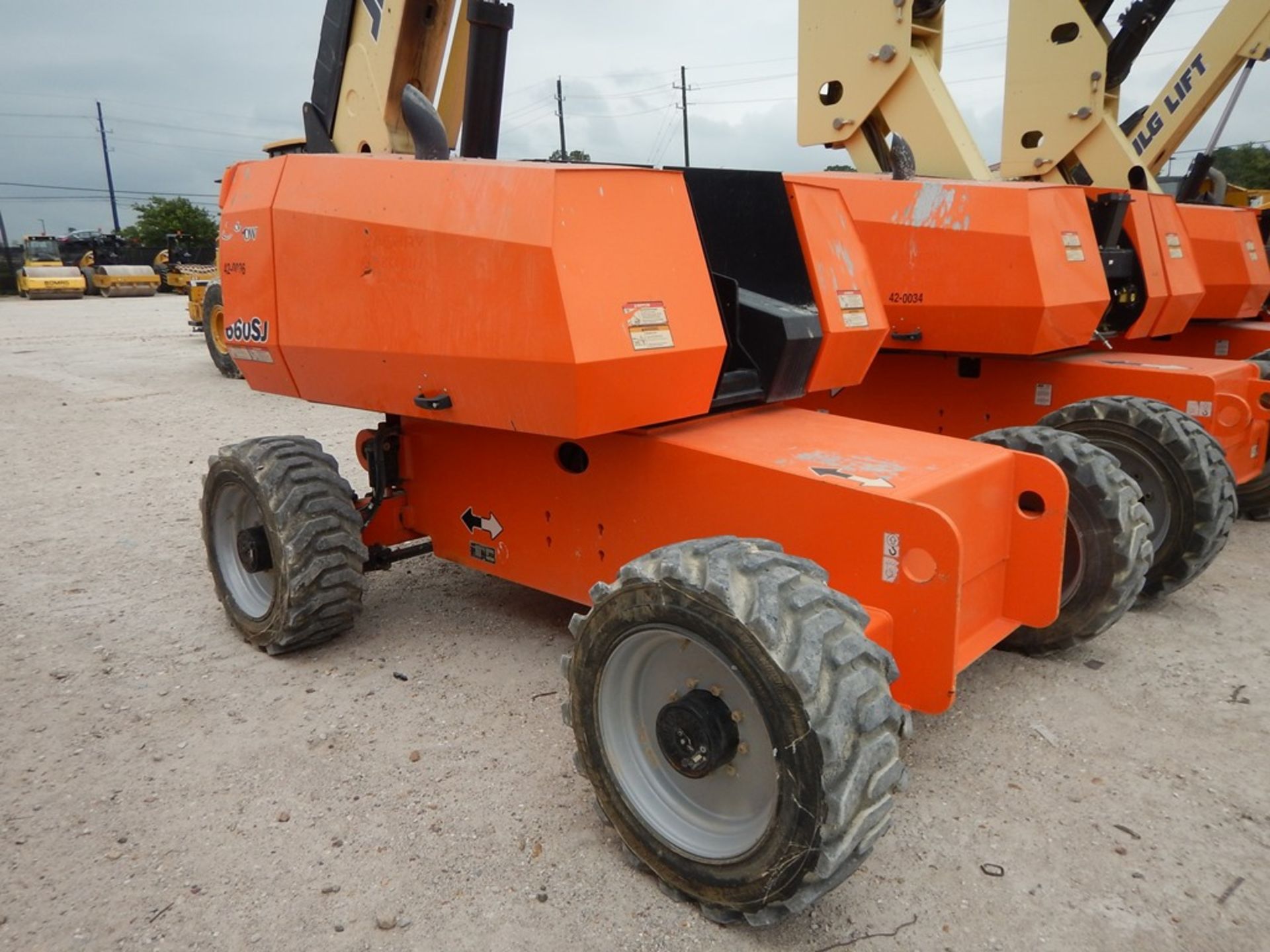 2014 JLG Model 660SJ Manlift 2,012 Hours | 66', 4WD, DIESEL ENGINE, 39X15-22.5 TIRE, VIN# 300184334