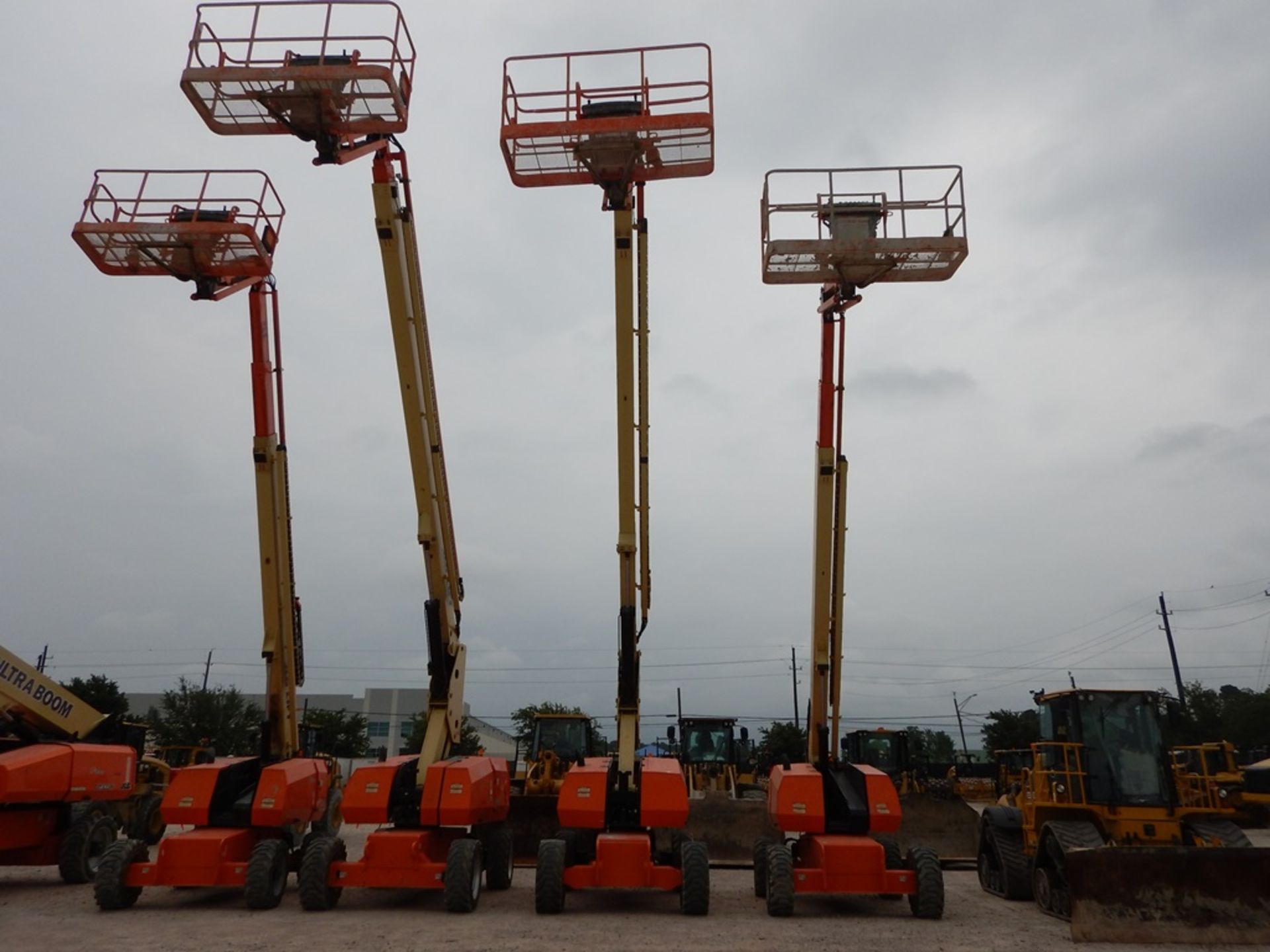 2014 JLG Model 860SJ Manlift 2,855 Hours | 86', 4WD, DIESEL ENGINE, 15-625NHS TIRE, VIN# 300180852 - Image 3 of 6