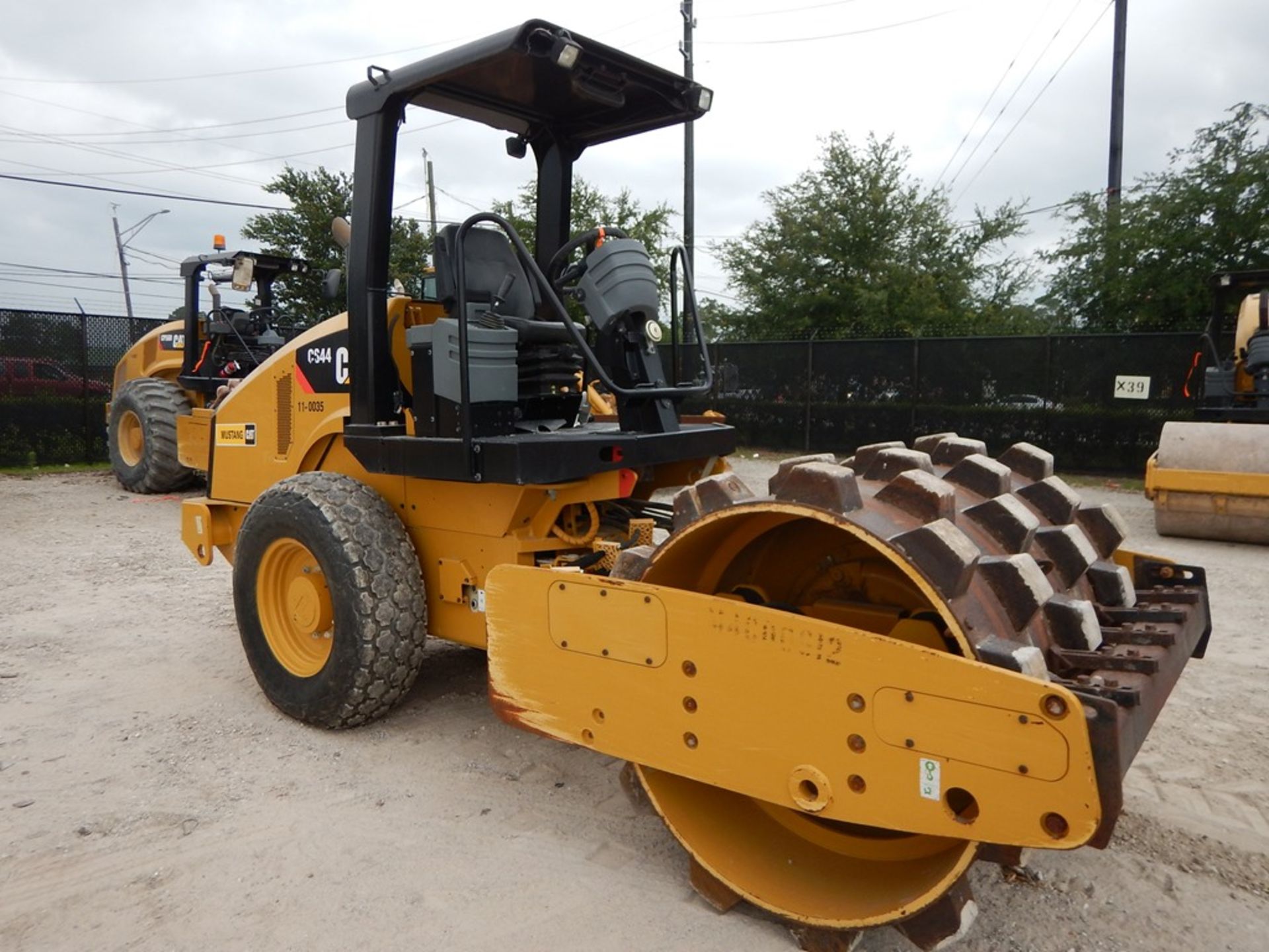 2014 Caterpillar Model CS44 Smooth Drum Compactor 537 Hours | 66" SMOOTH DRUM COMPACTOR, VIBRATORY - Image 4 of 11