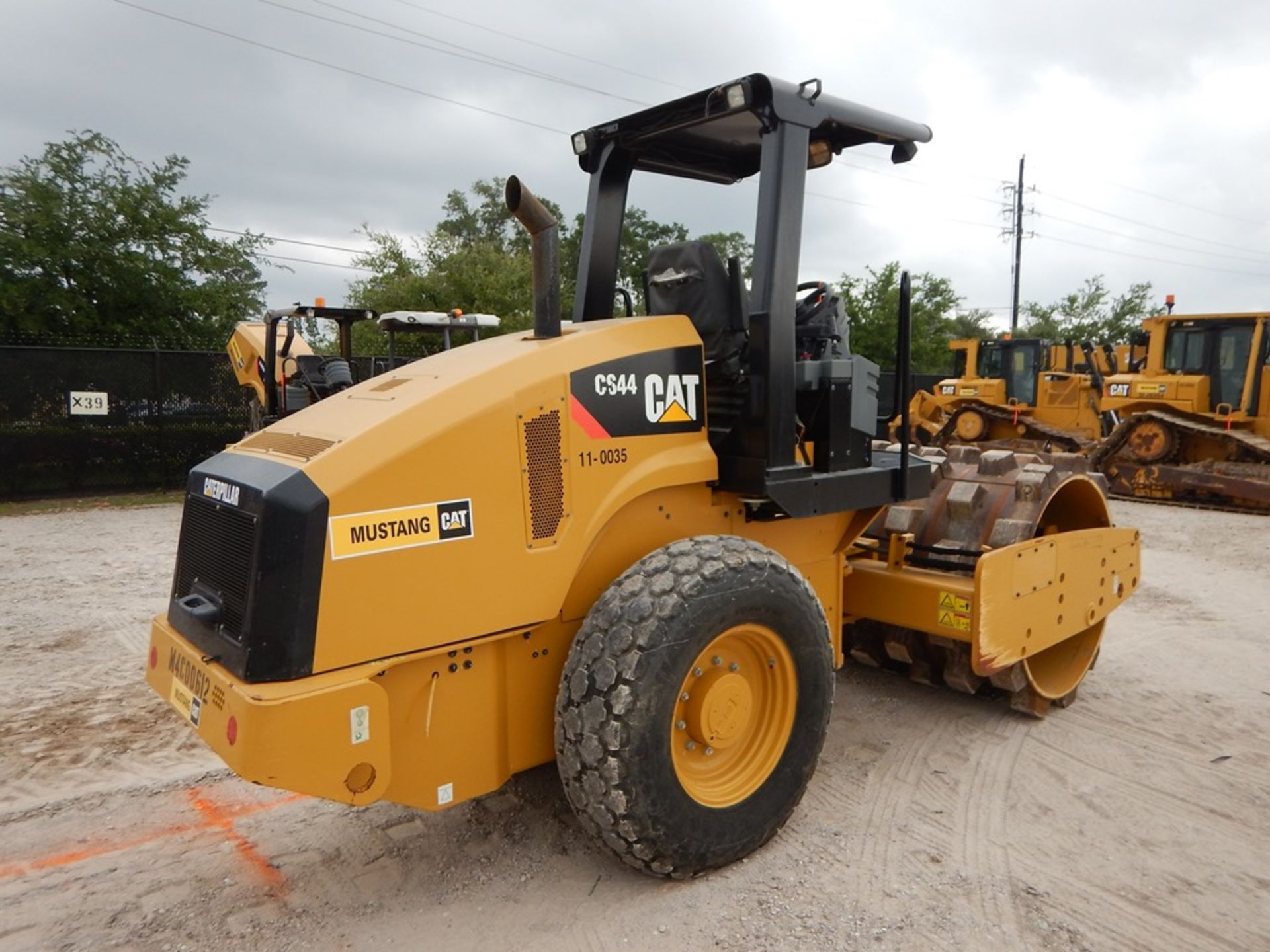 2014 Caterpillar Model CS44 Smooth Drum Compactor 537 Hours | 66" SMOOTH DRUM COMPACTOR, VIBRATORY - Image 3 of 11