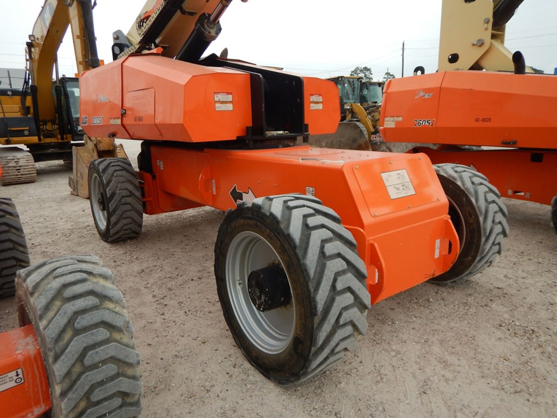 2014 JLG Model 1200 SJP Manlift 1,979 Hours | 120', 4WD, DIESEL ENGINE, IN445/50D710 TIRE, VIN#