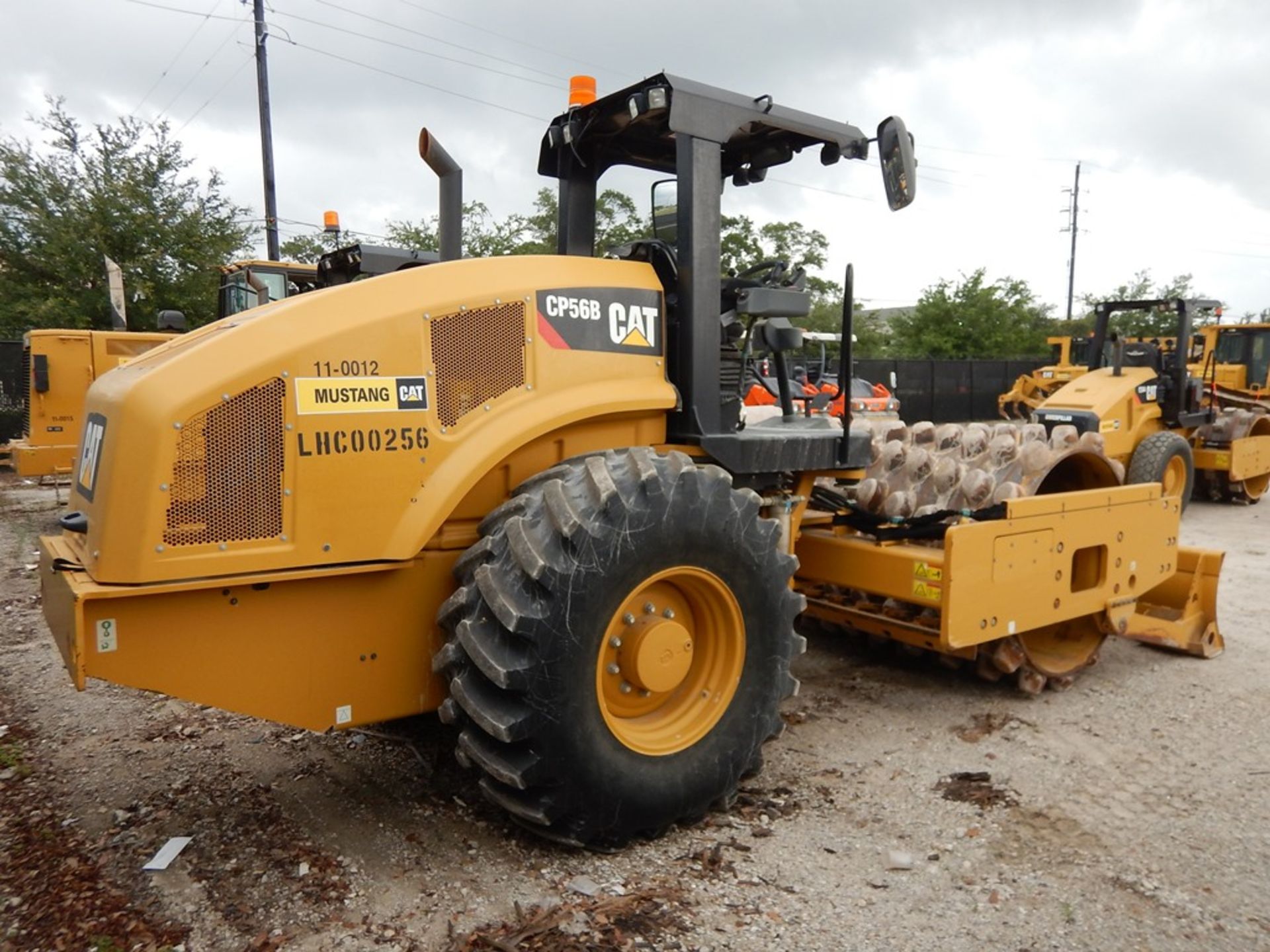 2013 Caterpillar Model CP56B Pad Foot Compactor 2,661 Hours | 84" PAD FOOT COMPACTOR, VIBRATORY DRUM - Image 3 of 10