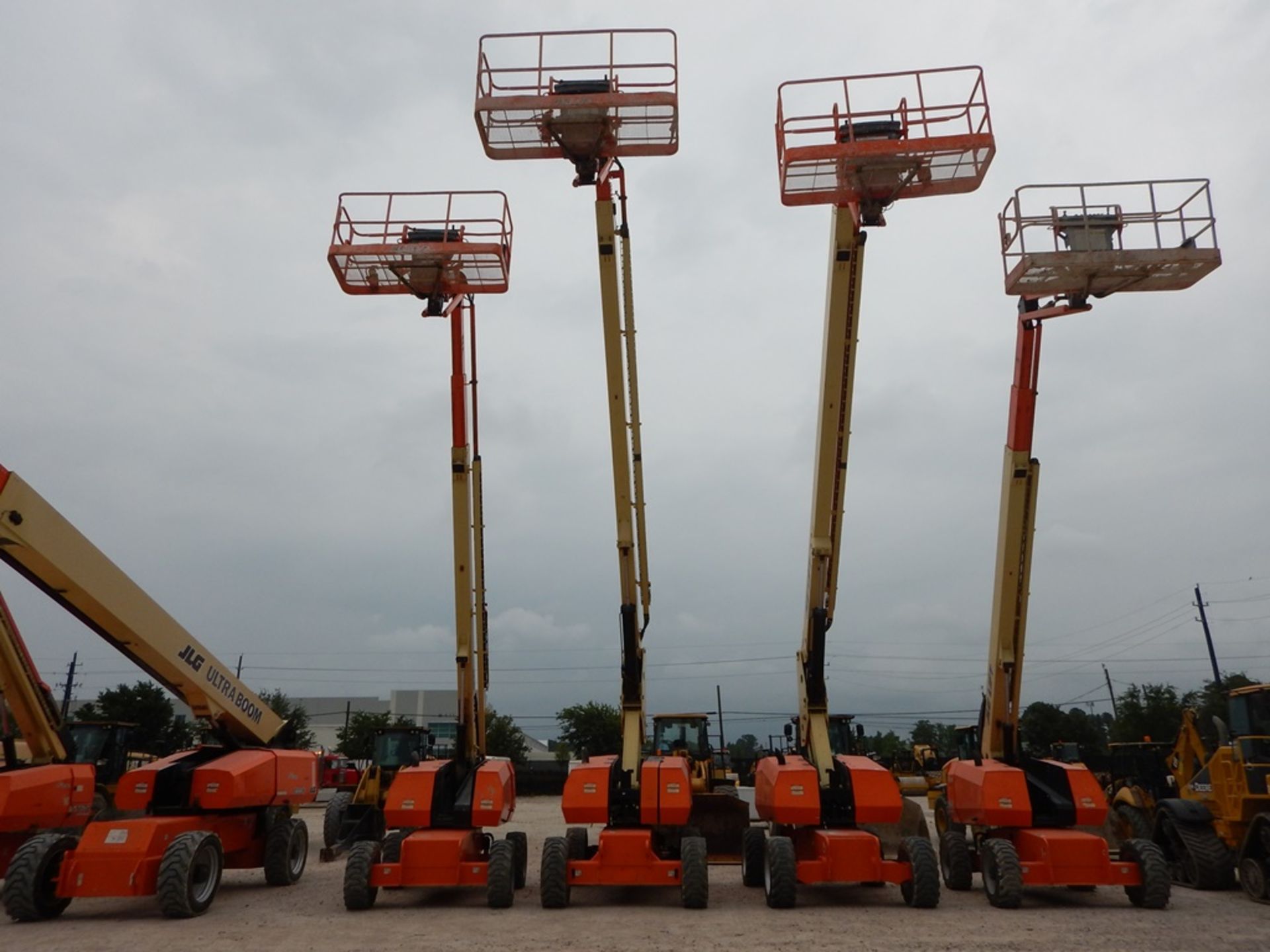 2014 JLG Model 860SJ Manlift 2,432 Hours | 86', 4WD, DIESEL ENGINE, 15-625NHS TIRE, VIN# 300183662 - Image 3 of 6