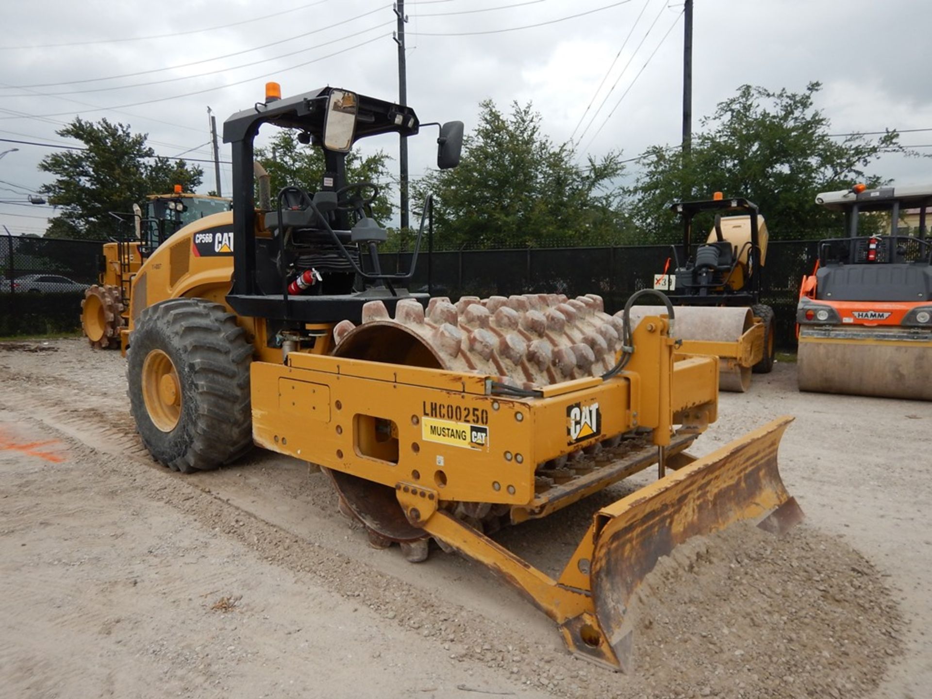 2013 Caterpillar Model CP56B Pad Foot Compactor 2,449 Hours | 84" PAD FOOT COMPACTOR, VIBRATORY DRUM - Image 4 of 12