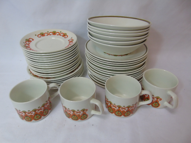 Large Meakin tea and dinner service with a 1970's orange pattern and 6 Elizabethan coffee cups and