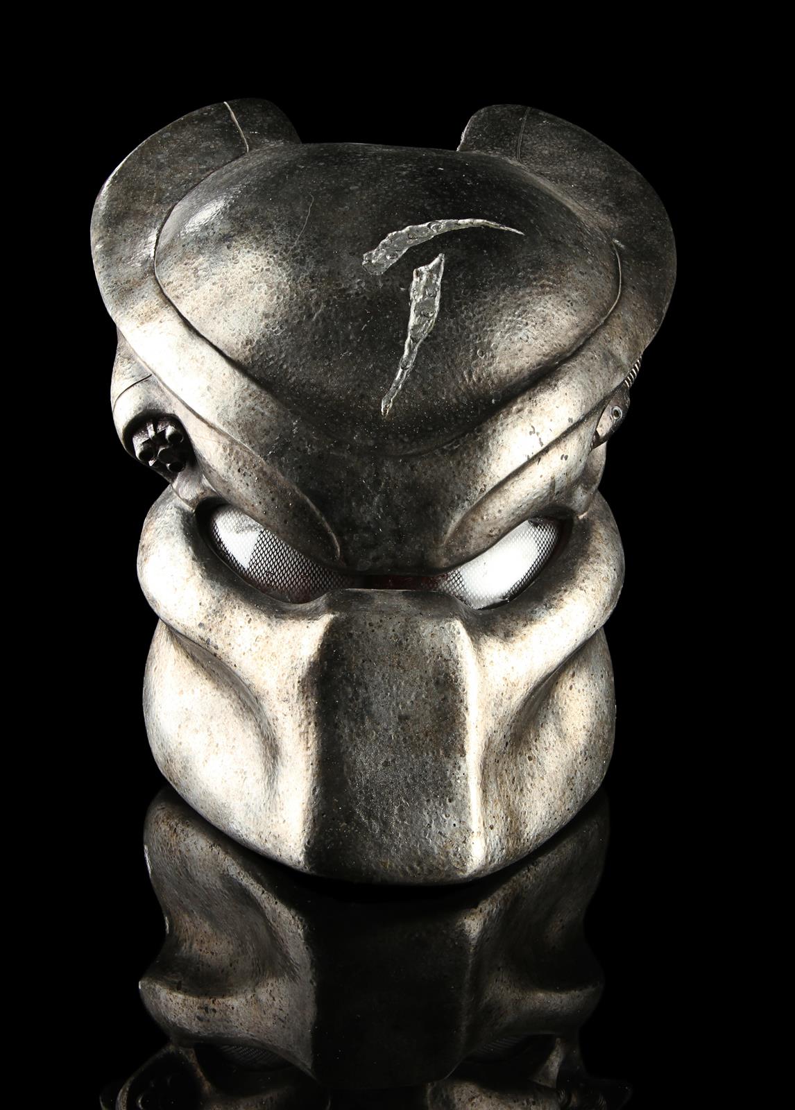 ALIEN VS. PREDATOR (2004) - Scar Predator's (Ian Whyte) Mask The Scar Predator’s (Ian Whyte) mask - Image 12 of 16