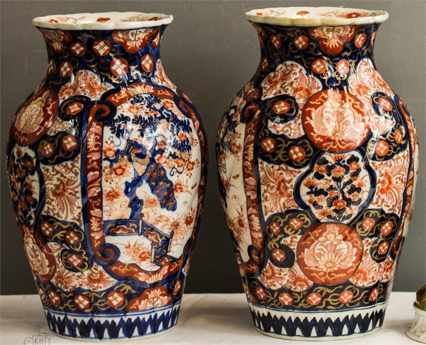 A pair of 20th century Imari pattern vases of balu