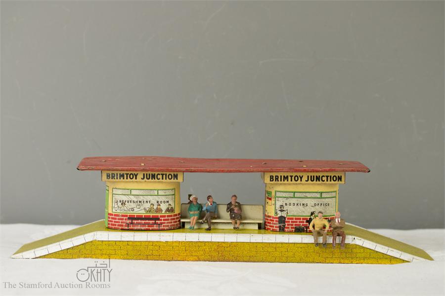 Hornby Series: a complete set of tin track including Brimtoy Junction Booking Office platform and - Image 3 of 3