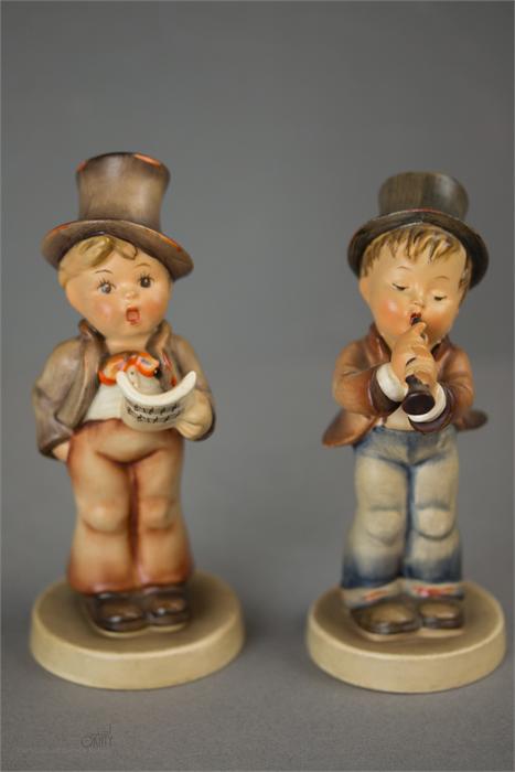 Four German Goebel Hummel figurines: Barnyard Hero 195 2/0, Best Friends 731, Seranade 85/0, Goose - Image 5 of 6