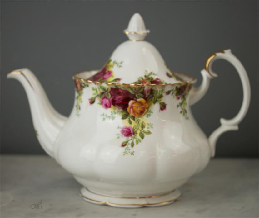 A Royal Albert Old Country Roses tea service compr - Image 2 of 2